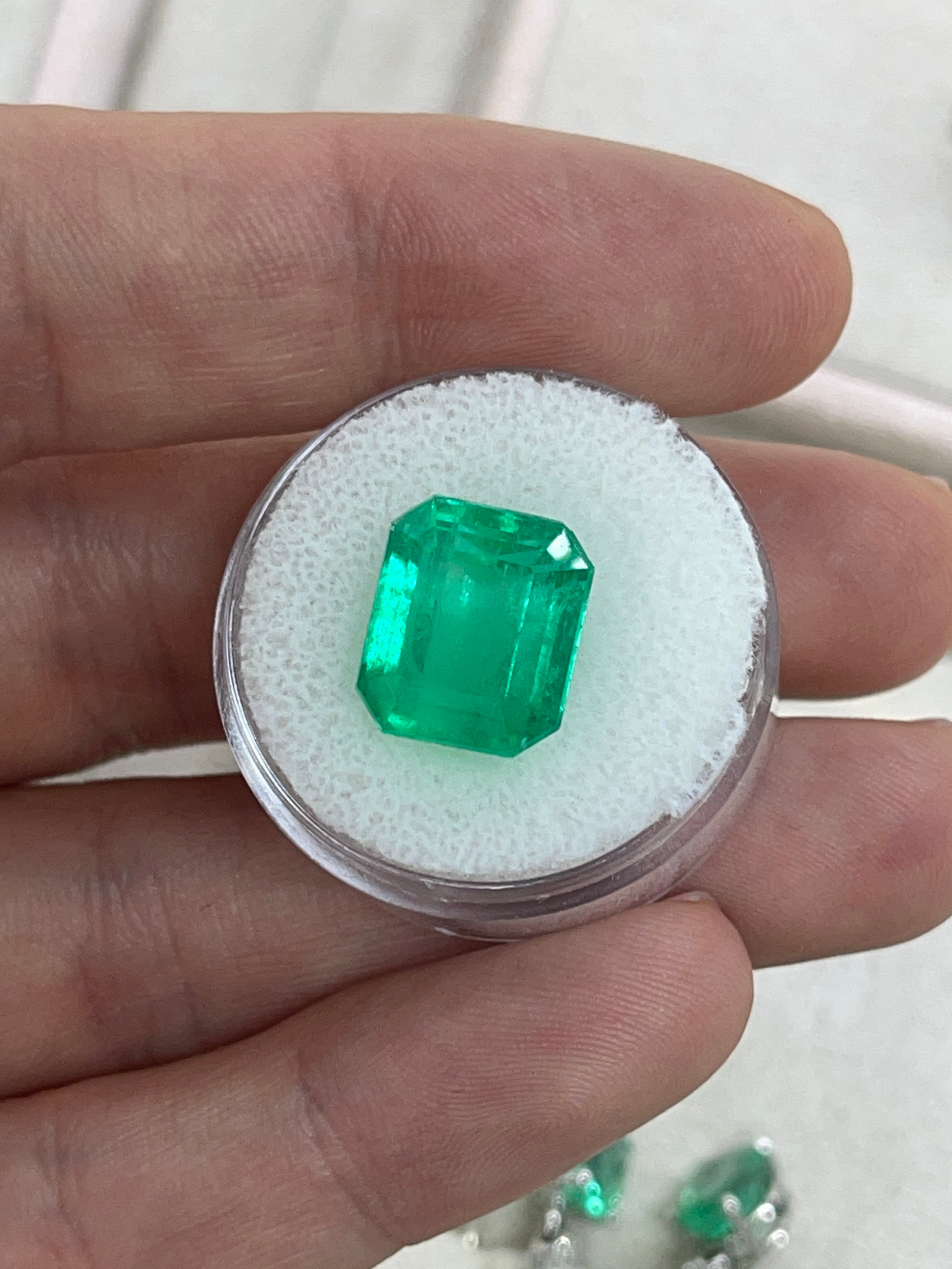 8.98 Carat 13x11mm Vivid Green Loose Colombian Emerald Gemstone - Emerald Cut for Jewelry Making, Engagement Rings & Luxury Gifts