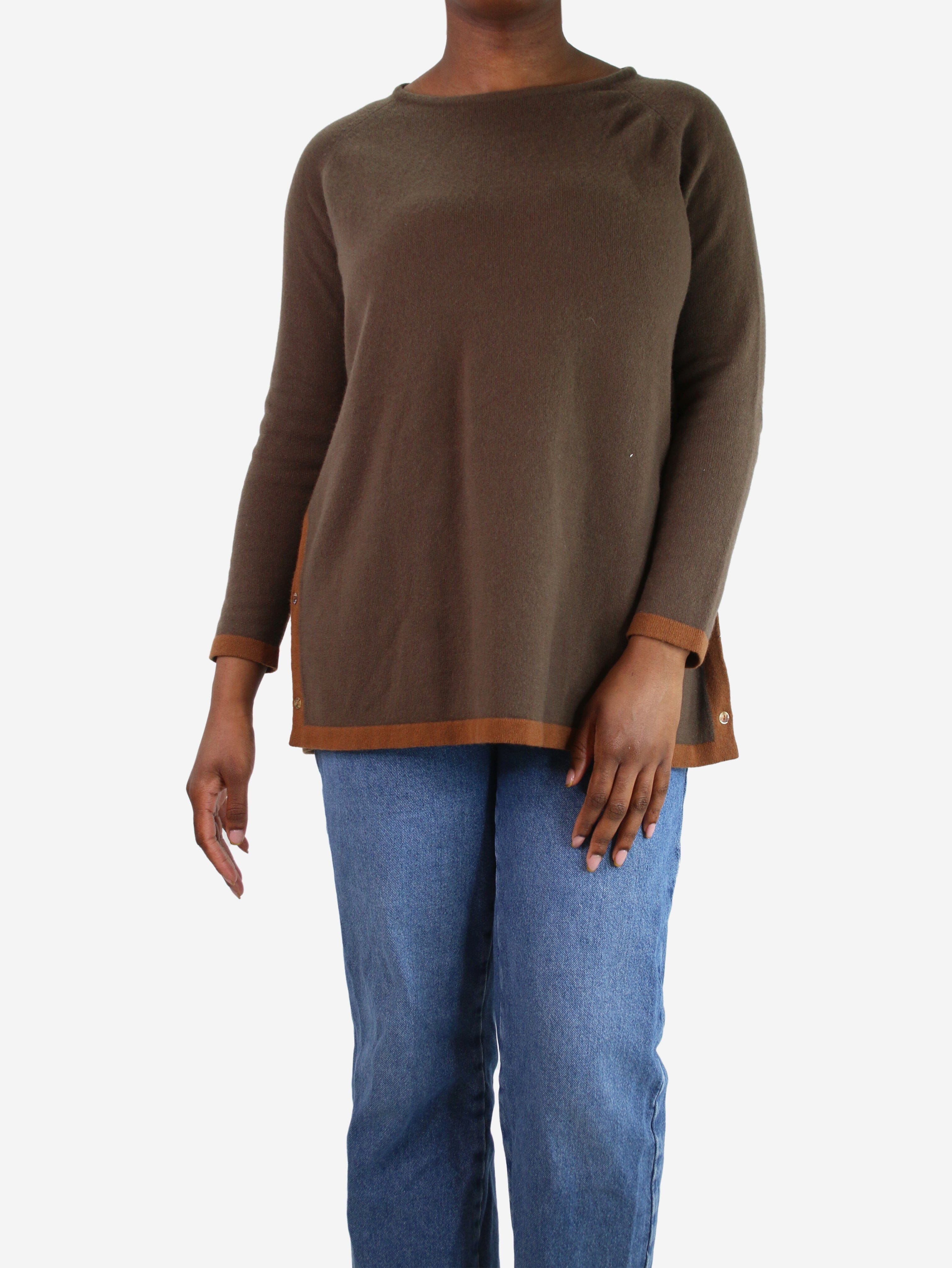 Brown Button-Trimmed Crewneck Sweater for Women - Size M - Cozy Fall & Winter Knitwear for Casual Outfits and Layering