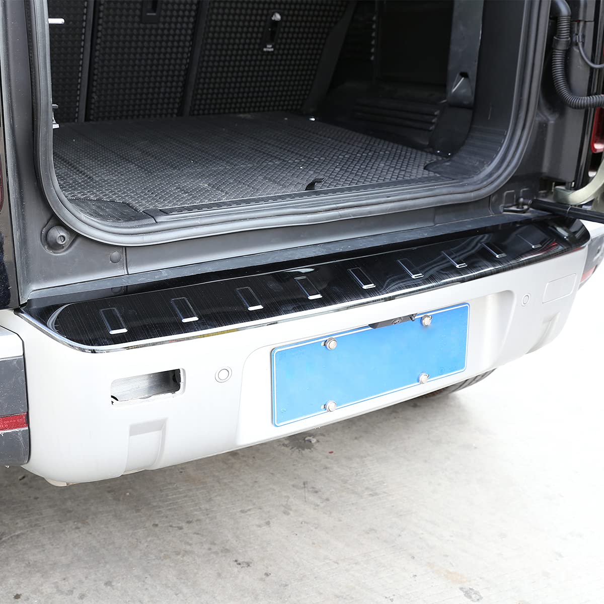 Stainless Steel Rear Bumper Guard for Land Rover Defender 110 (2020-2021) - Black Car Exterior Protector Cover | Durable Off-Road Accessory for Adventure & City Driving