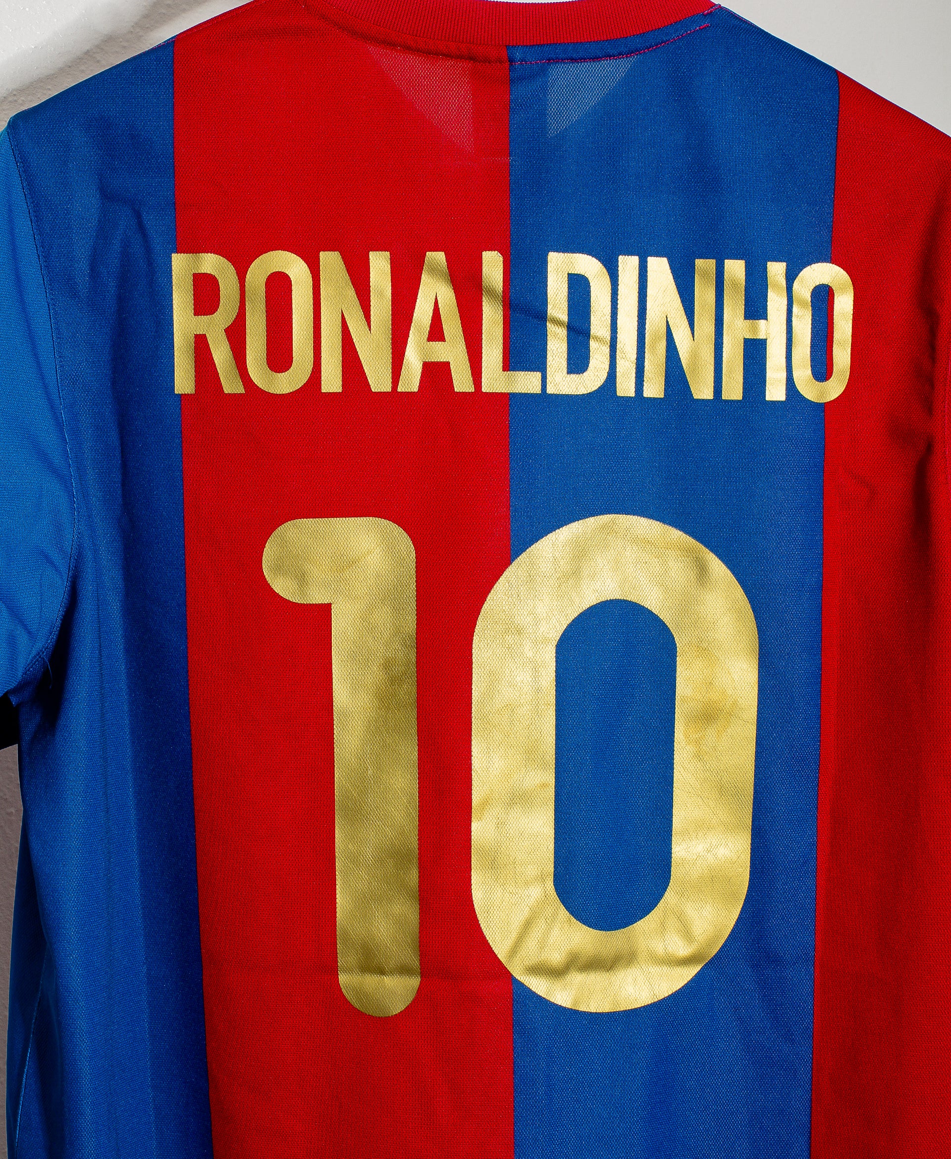 2006 FC Barcelona Home Jersey #10 Ronaldinho Replica Soccer Shirt - Men's Large Size for Fans & Collectors - Perfect for Matchdays, Gifts & Sports Memorabilia Display