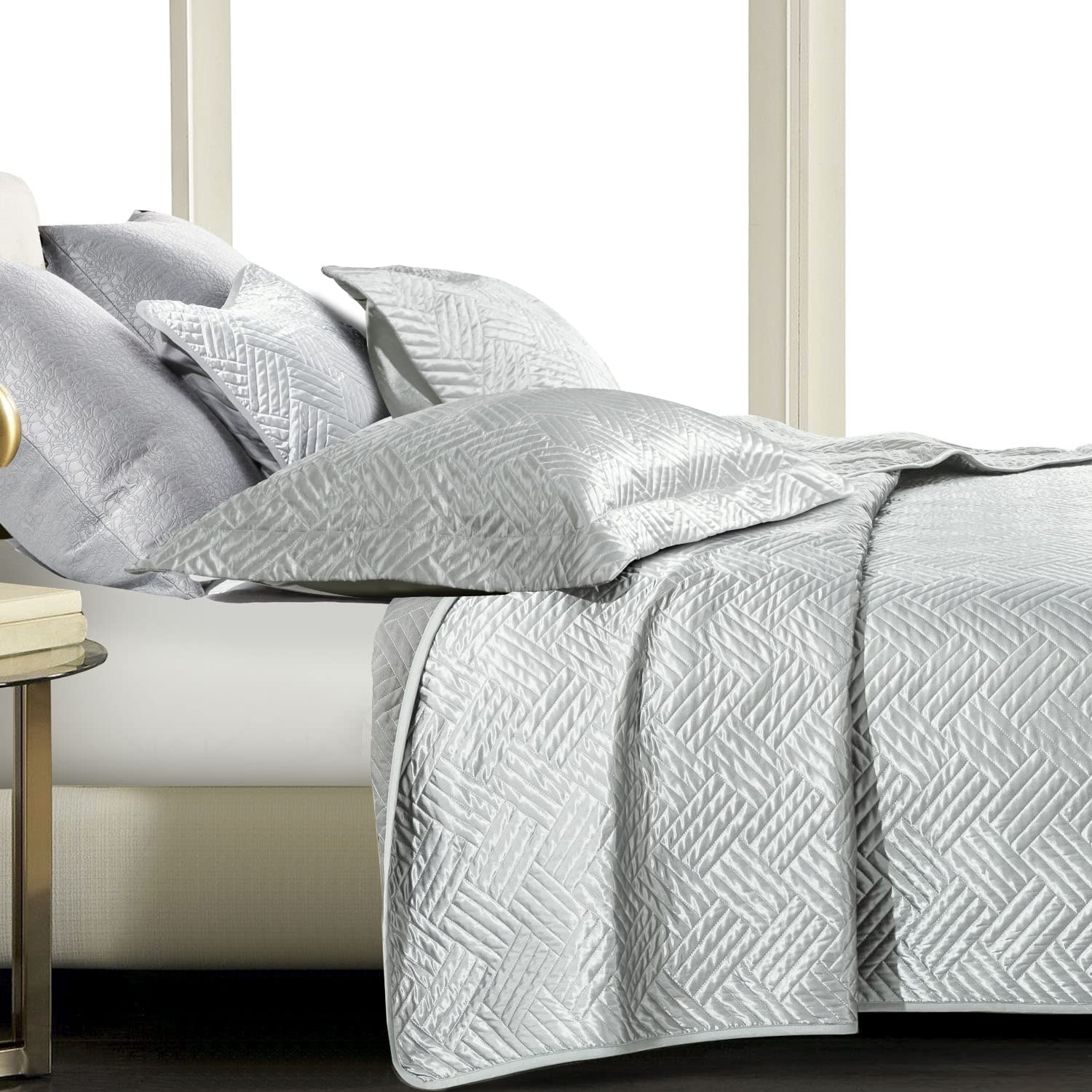 NTBAY King Size Silk Satin Quilt Set - Luxury Geometric Pattern Bedspread Coverlet Set with 1 Quilt & 2 Pillow Shams (Silver) for All Seasons | Perfect for Master Bedroom, Guest Room & Hotel Decor