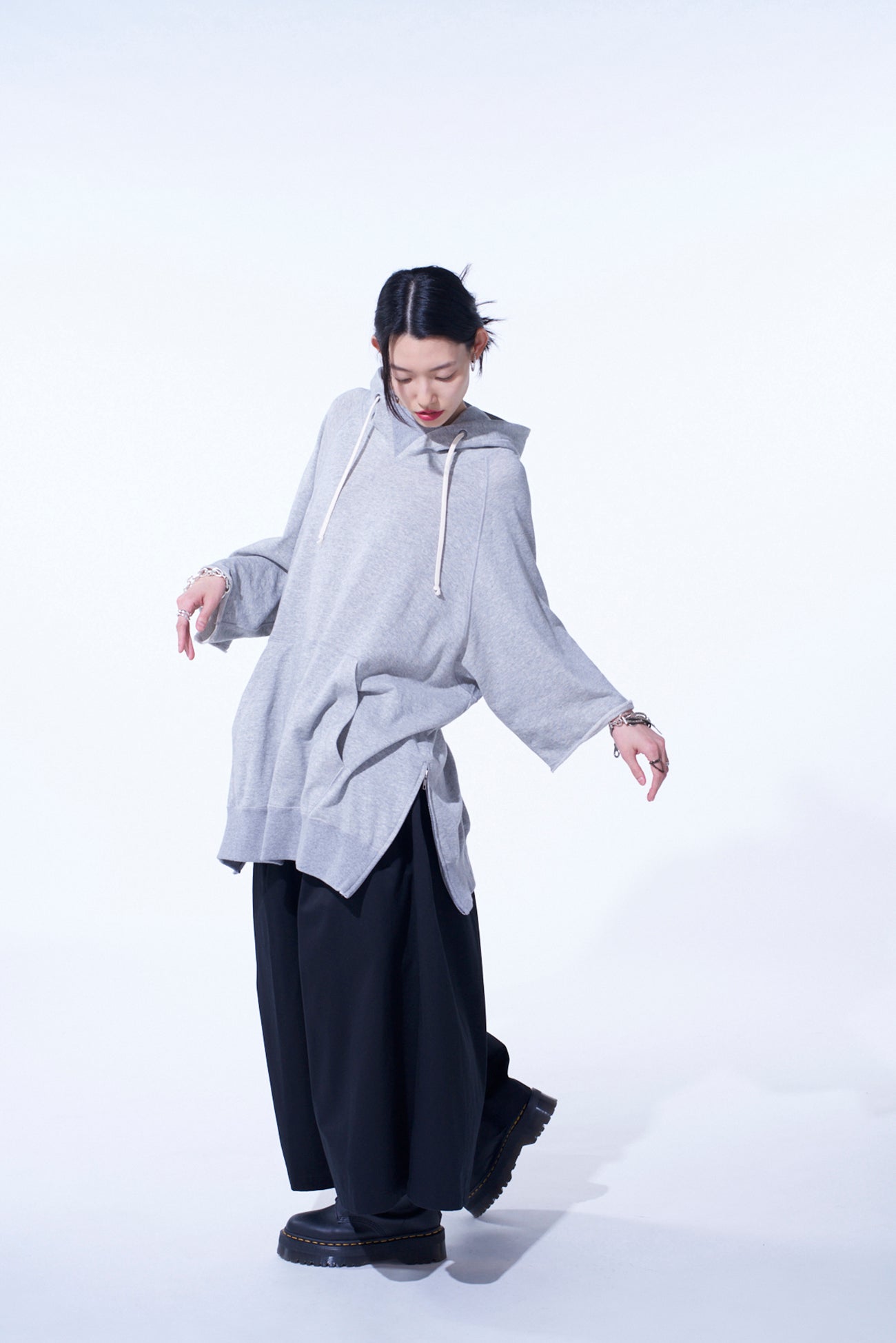 Breathable Cotton Gauze Short Sleeve Hoodie with Side Zippers - Casual Oversized Pullover for Summer, Yoga, and Outdoor Activities