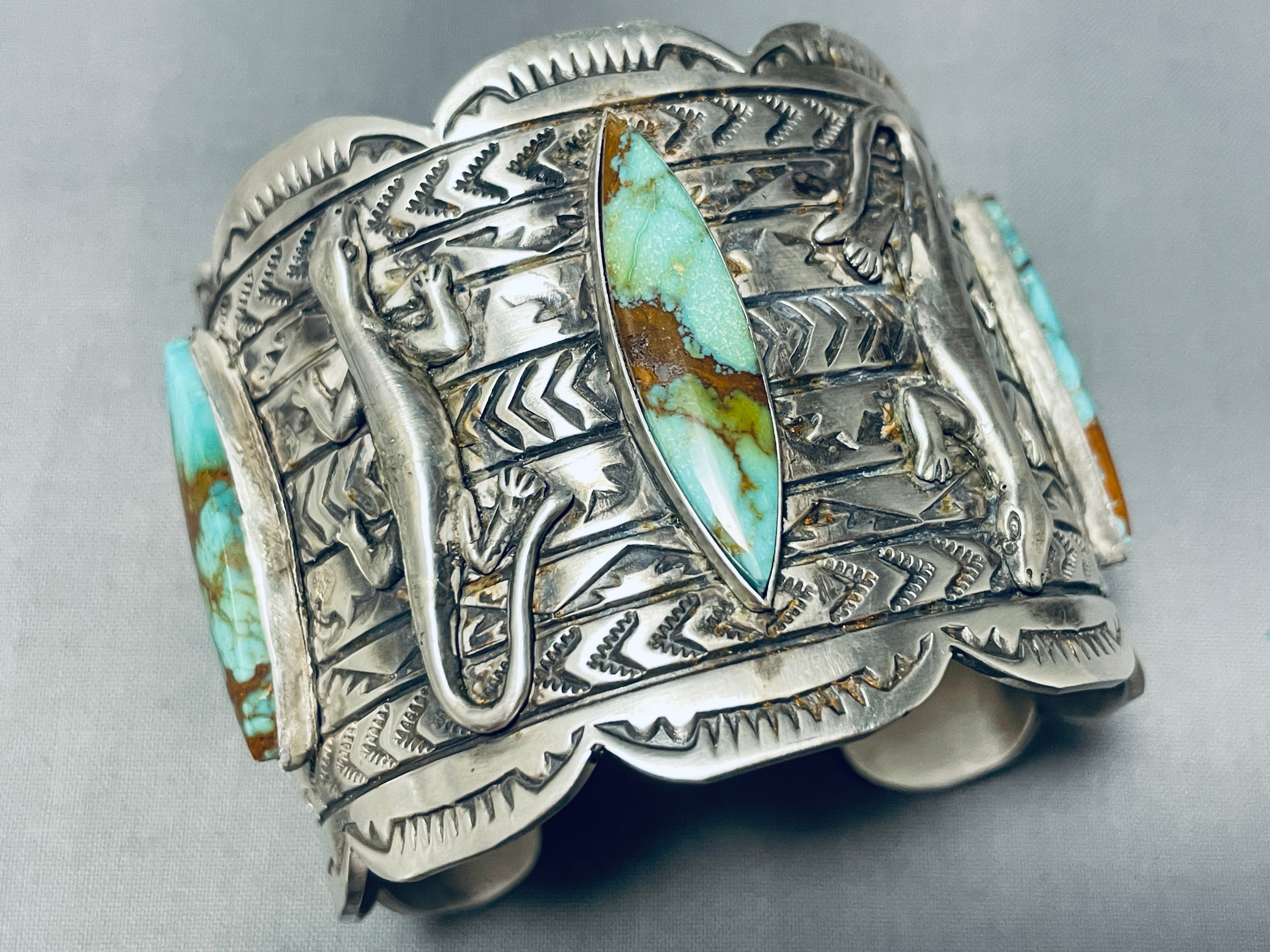 Authentic Navajo Sterling Silver Bracelet with Green Turquoise Lizard - 139g Handmade Native American Jewelry for Women - Perfect for Boho Fashion, Gift Giving & Special Occasions