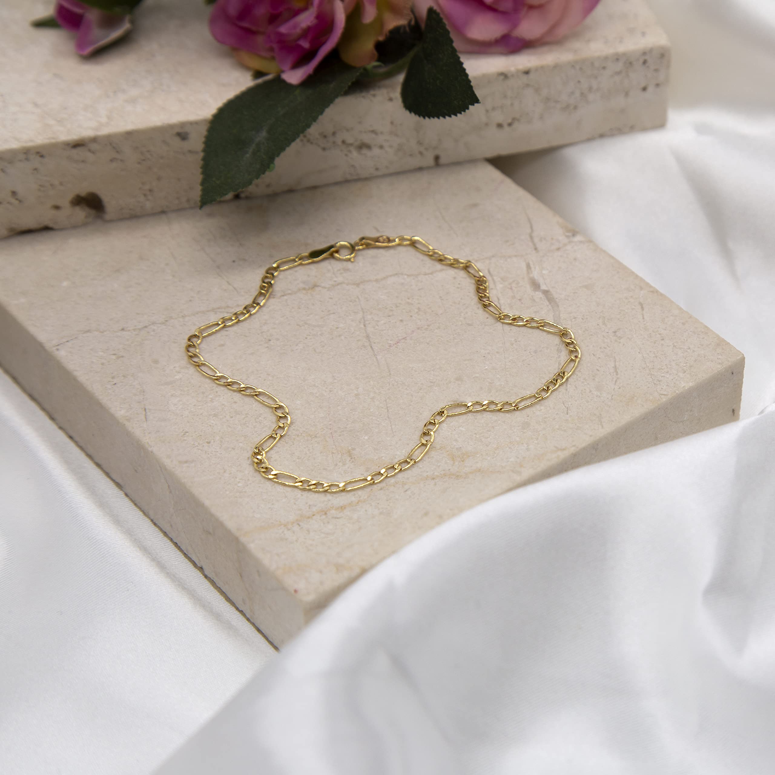 Carissima Gold 9K Yellow Gold Hollow Diamond Cut Figaro Chain Bracelet for Women | Elegant Jewelry Gift for Birthday, Anniversary & Special Occasions