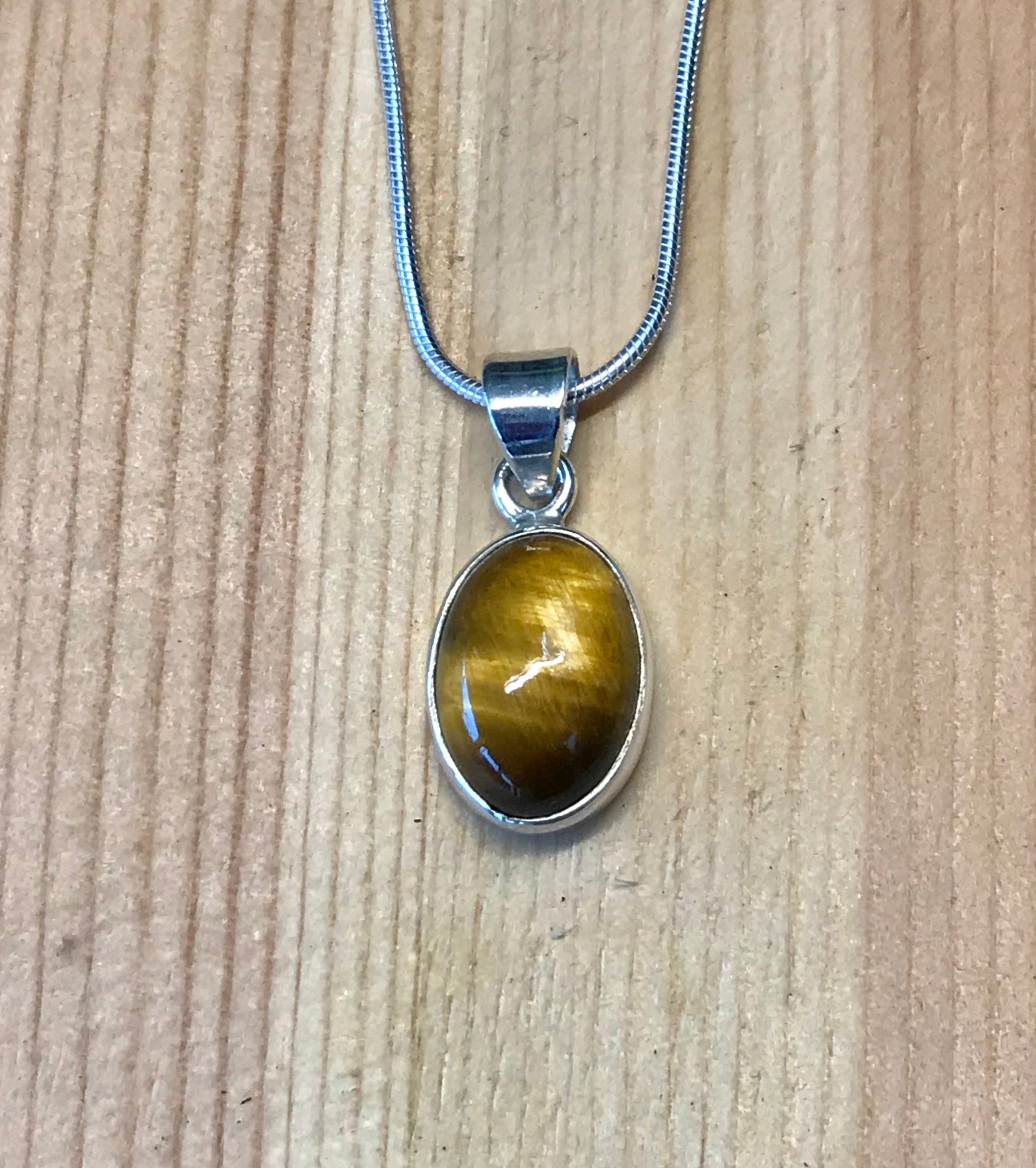 Natural Tiger's Eye Stone Pendant Necklace for Women - Healing Crystal Jewelry for Protection & Good Luck - Perfect for Meditation, Gifts & Spiritual Healing