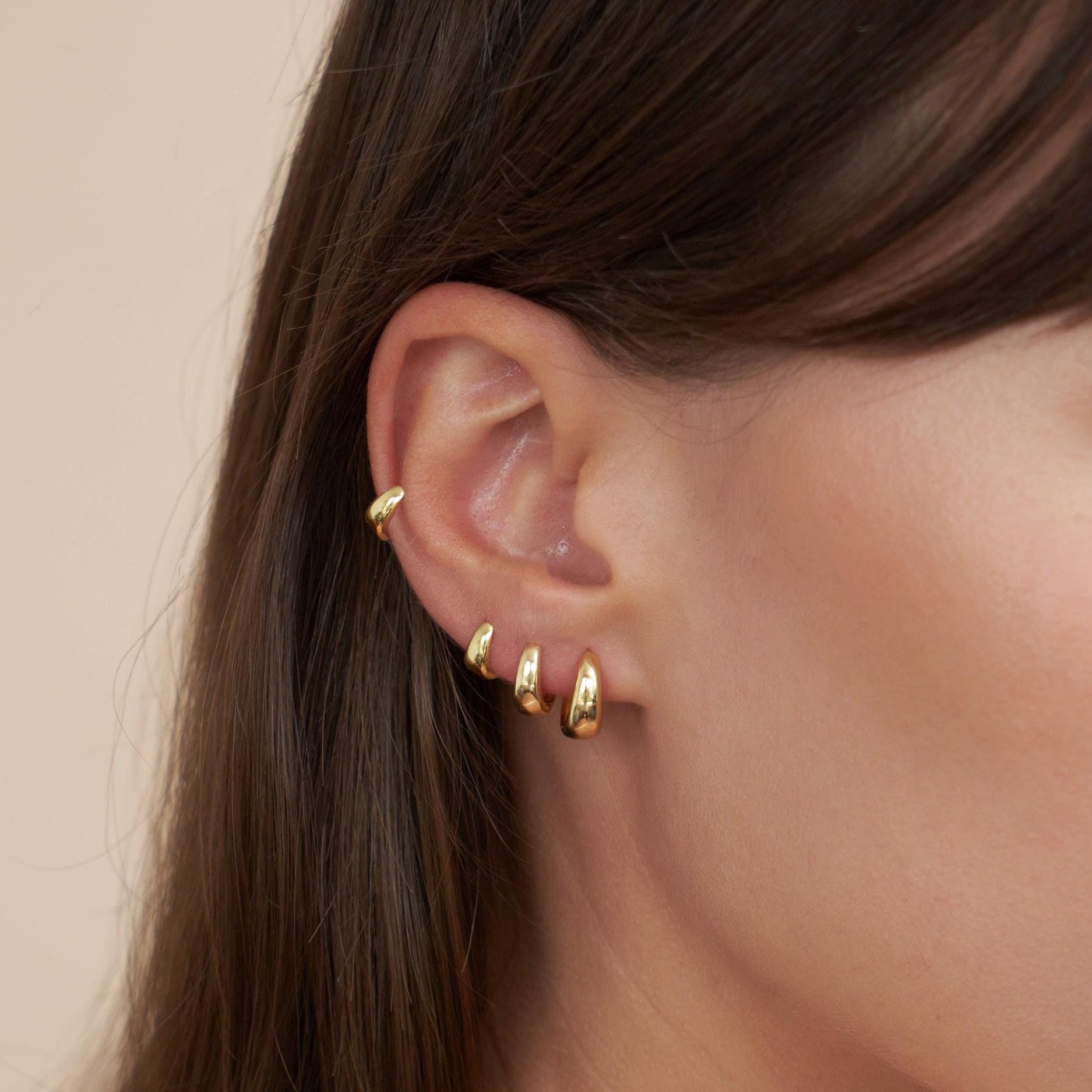 CHESKY 4 Pairs 14K Gold Filled Hoop Earrings Set for Women - Trendy Chunky Huggie Hoops, Hypoallergenic Cartilage Earrings in Gold/Silver - Perfect for Stacking, Multiple Piercings & Everyday Wear