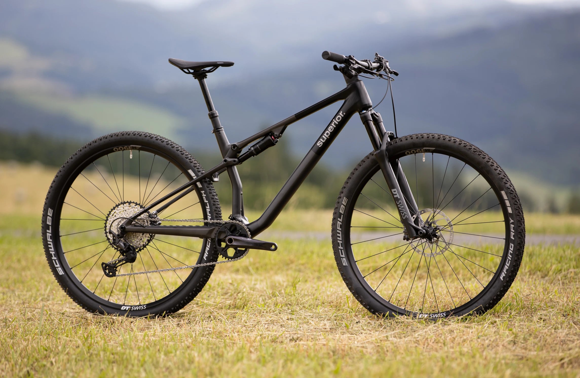 Premium XF 9.7 RC Carbon Fiber XC Mountain Bike - Lightweight & Durable for Trail Riding & Off-Road Adventures
