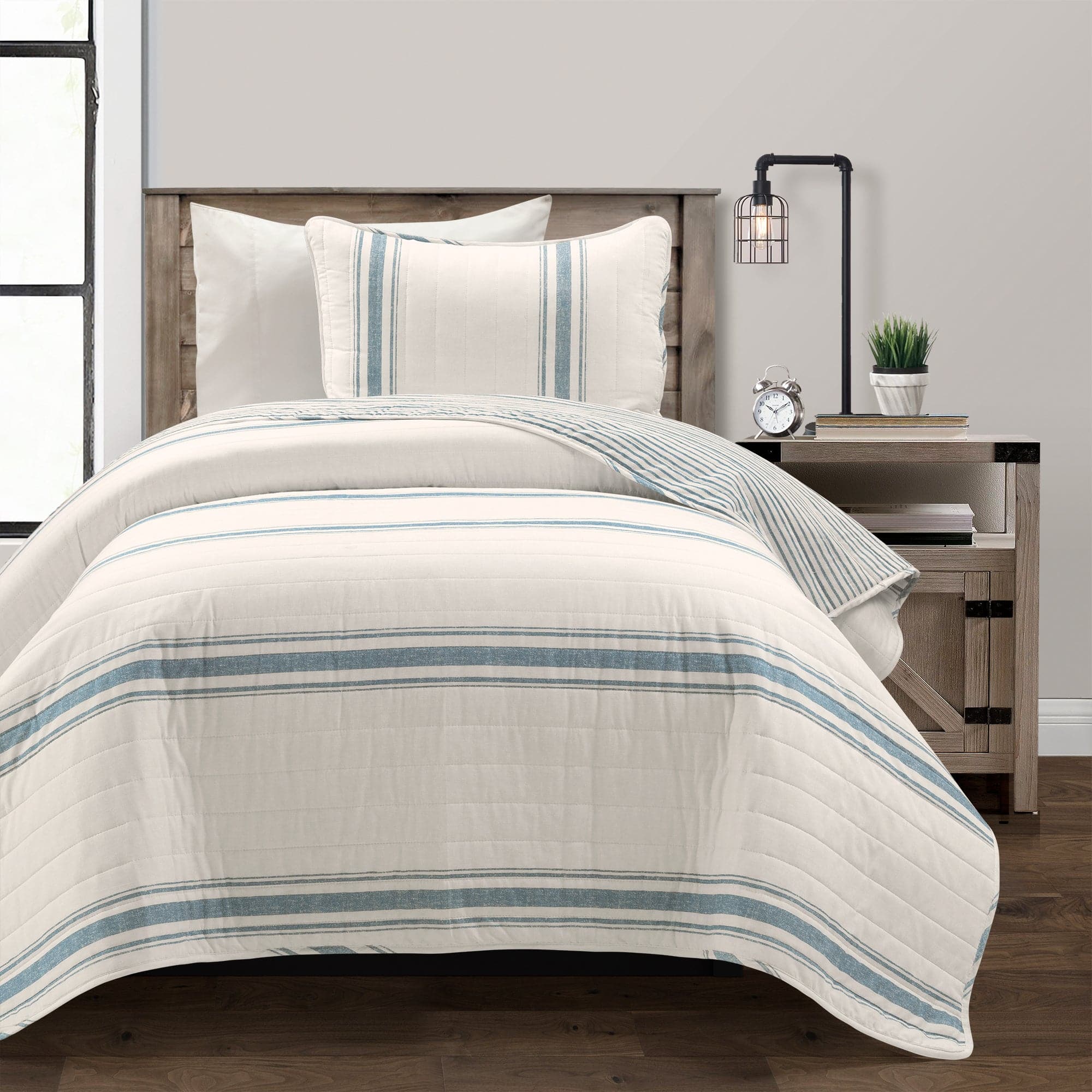 Farmhouse Stripe Reversible Cotton Quilt Set - Queen Size Bedding with Matching Pillow Shams - Soft & Breathable Comforter for Cozy Bedroom Decor - Perfect for Guest Rooms, Master Bedrooms & Airbnb Stays
