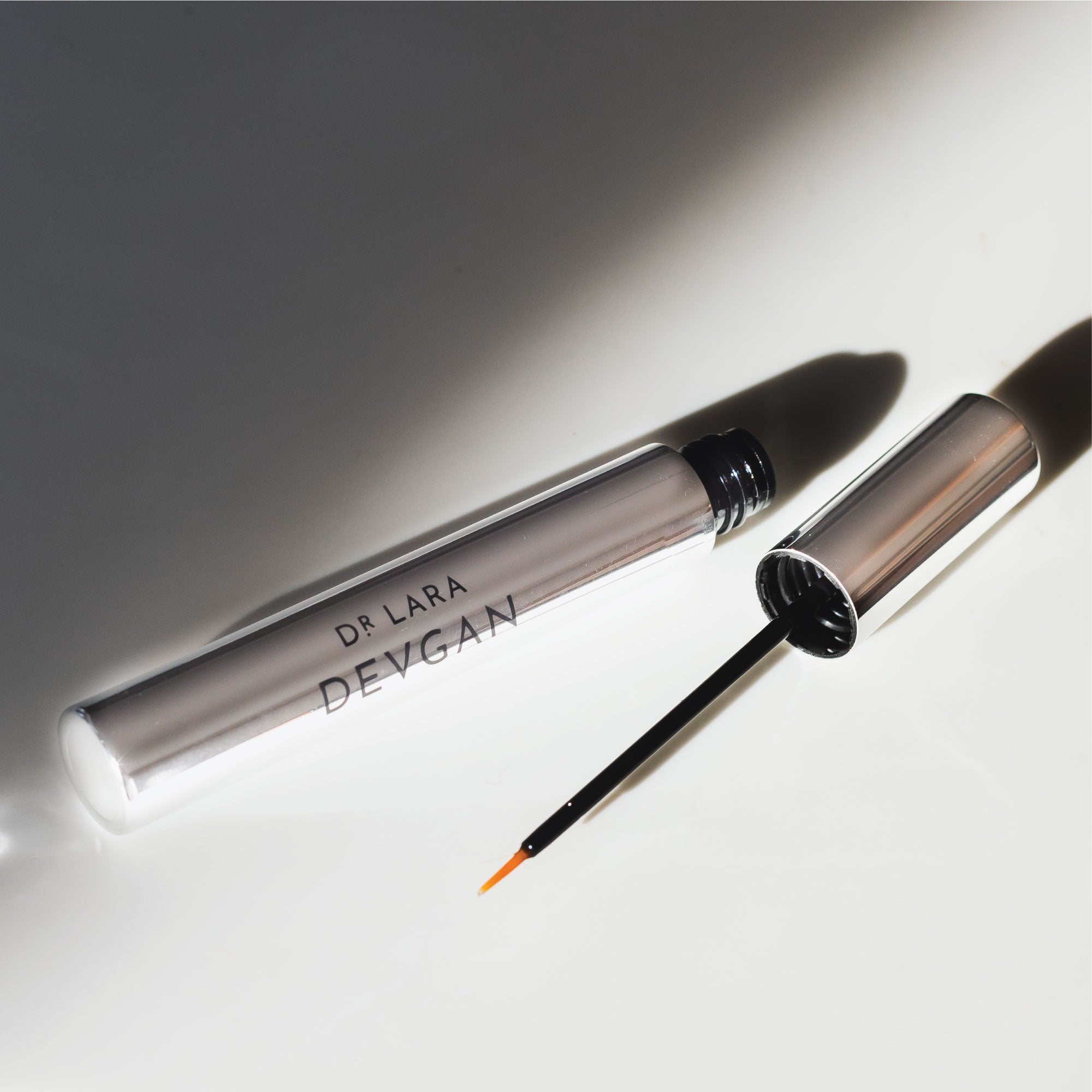 Platinum Long Lash Mascara - Volumizing & Lengthening Waterproof Eyelash Enhancer for Dramatic Eye Makeup | Perfect for Daily Wear, Special Occasions & Photo Shoots