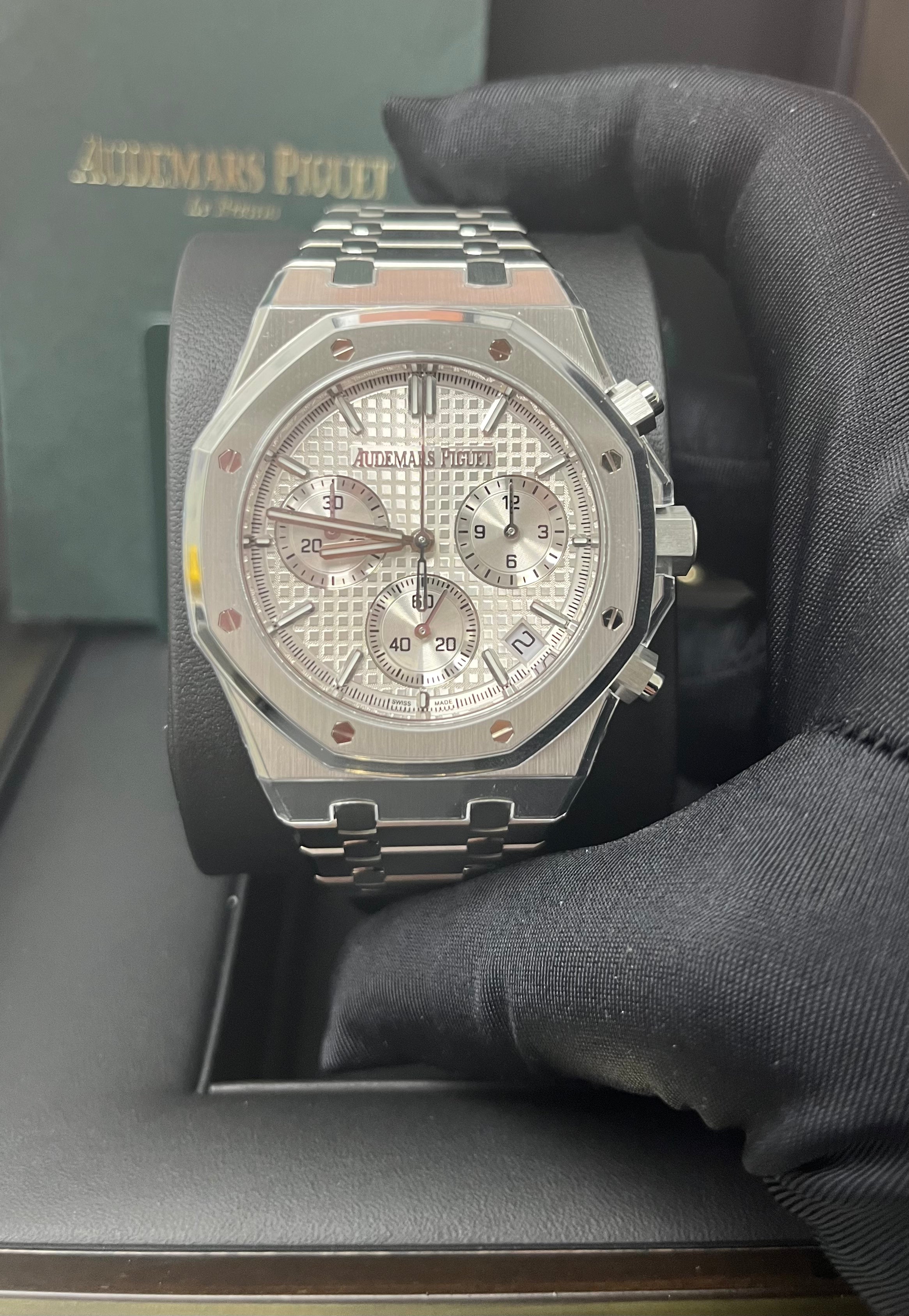 Audemars Piguet Royal Oak Chronograph 26240ST.OO.1320ST.07 - Luxury Men's Watch with White Dial & Stainless Steel Bracelet | Perfect for Business Meetings, Formal Events & Collector's Showcase