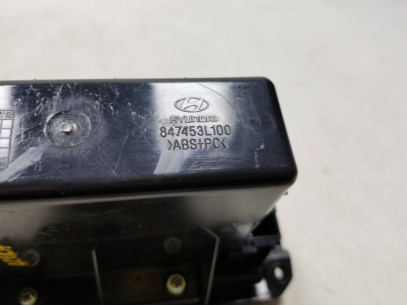 Original Hyundai Azera Center Dash Storage Console Ashtray Compartment OEM 2006-2010 - Perfect for Car Organization & Smoking Accessories Storage