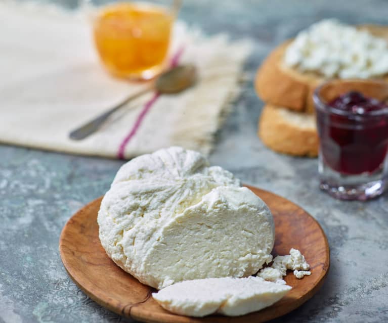 1kg Turkish Lor Cheese (Lor Peyniri) - Fresh & Authentic for Baking, Salads & Traditional Dishes
