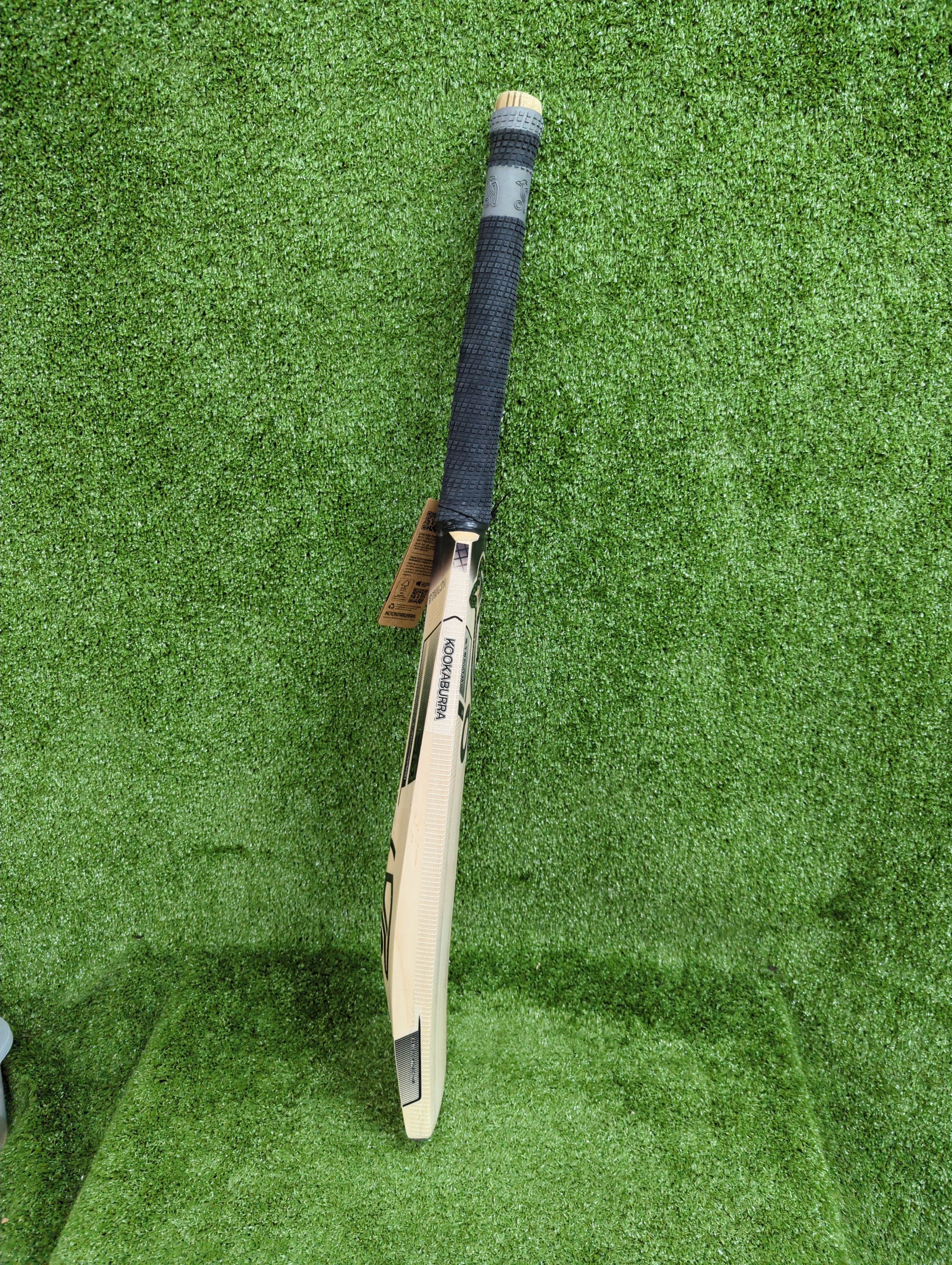 Kookaburra Stealth 6.4 English Willow Cricket Bat - Premium Professional Grade Bat for Cricket Players - Perfect for Matches, Training & Competitive Play