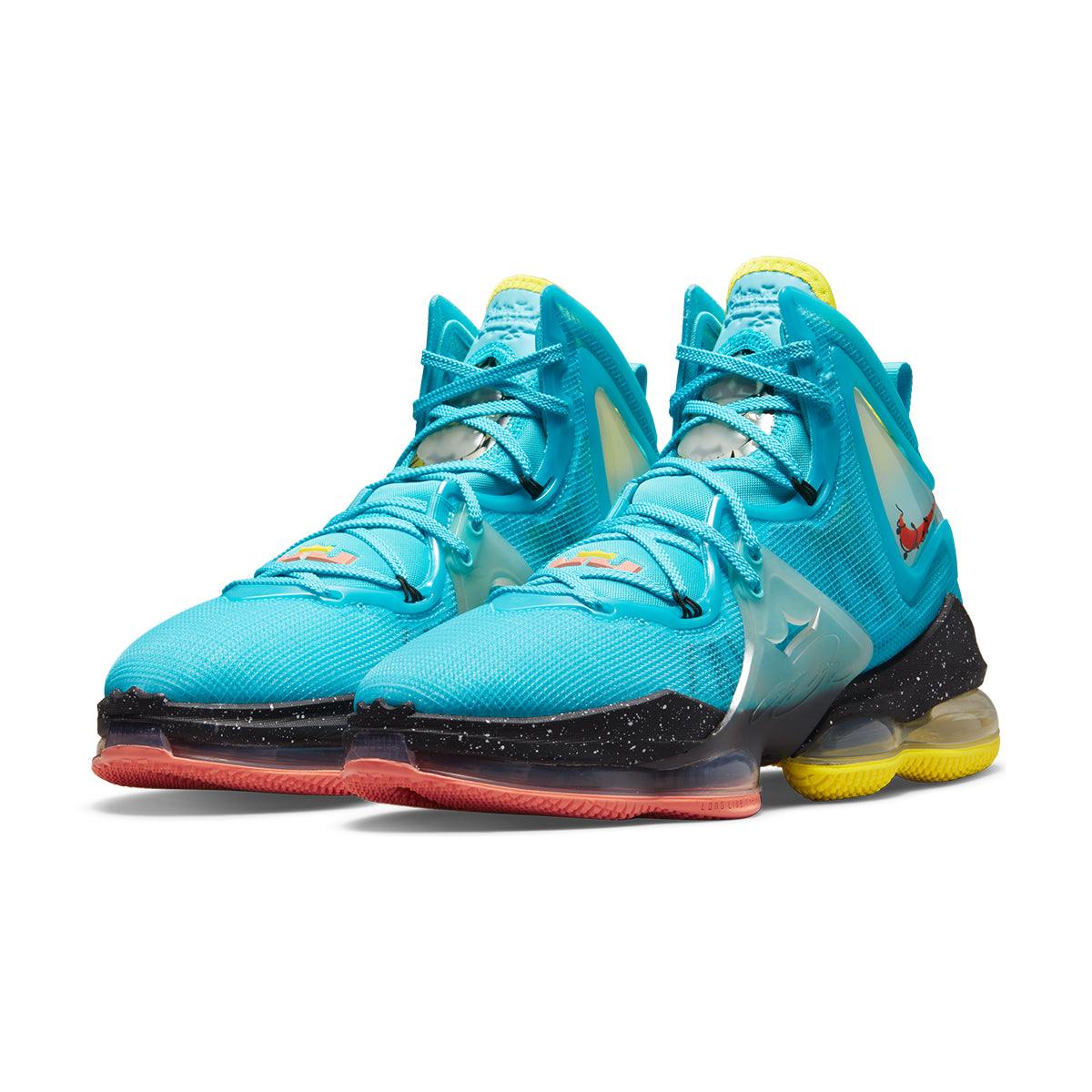 LeBron 19 'Christmas' Basketball Shoes - Limited Edition Holiday Sneakers for Men - High-Performance NBA Court & Streetwear Fashion (Perfect for Gifts, Games & Festive Outfits)