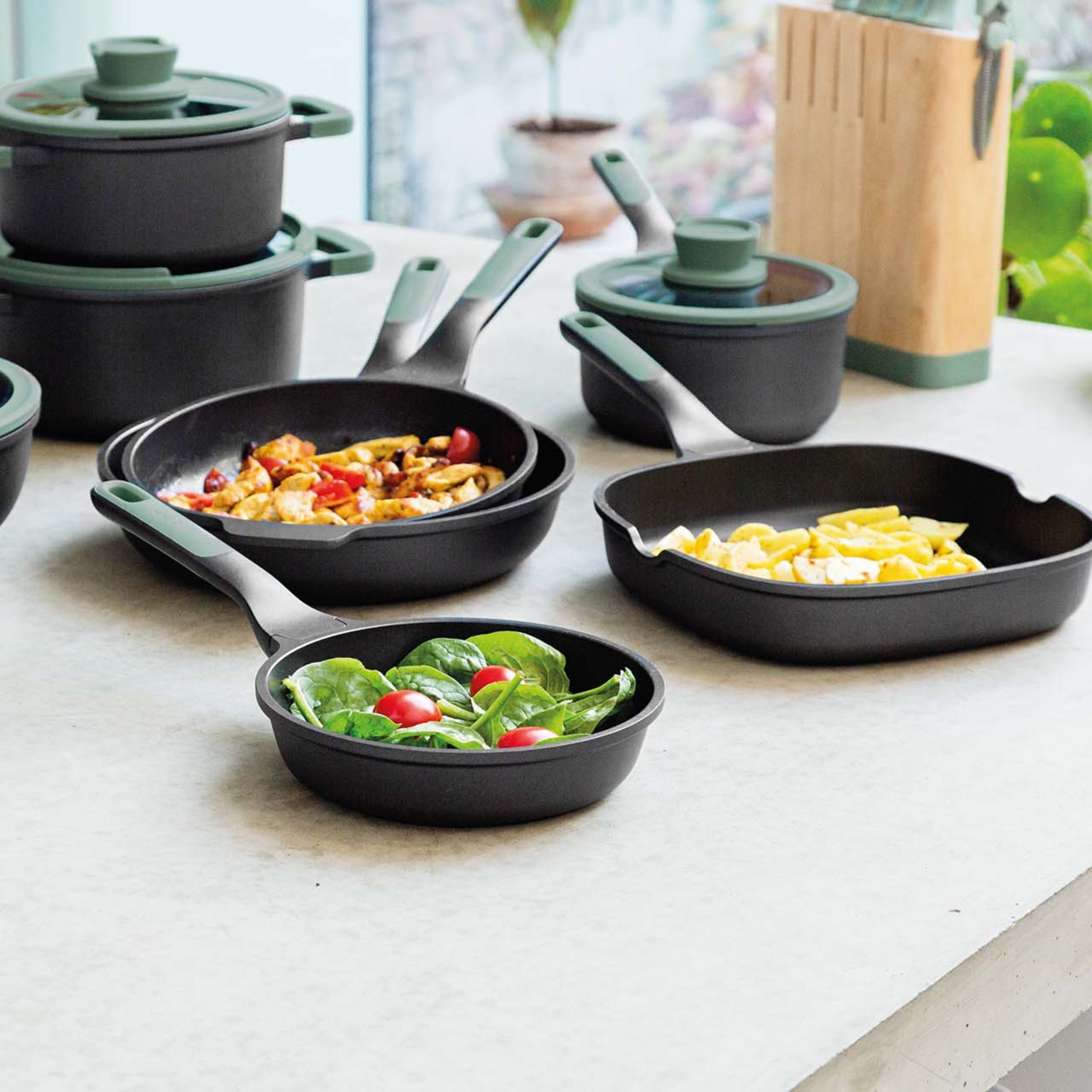 BergHOFF Forest 10.25 Inch Non-Stick Cast Aluminum Grill Pan for Stovetop & Oven - Perfect for Steaks, Burgers & Vegetables