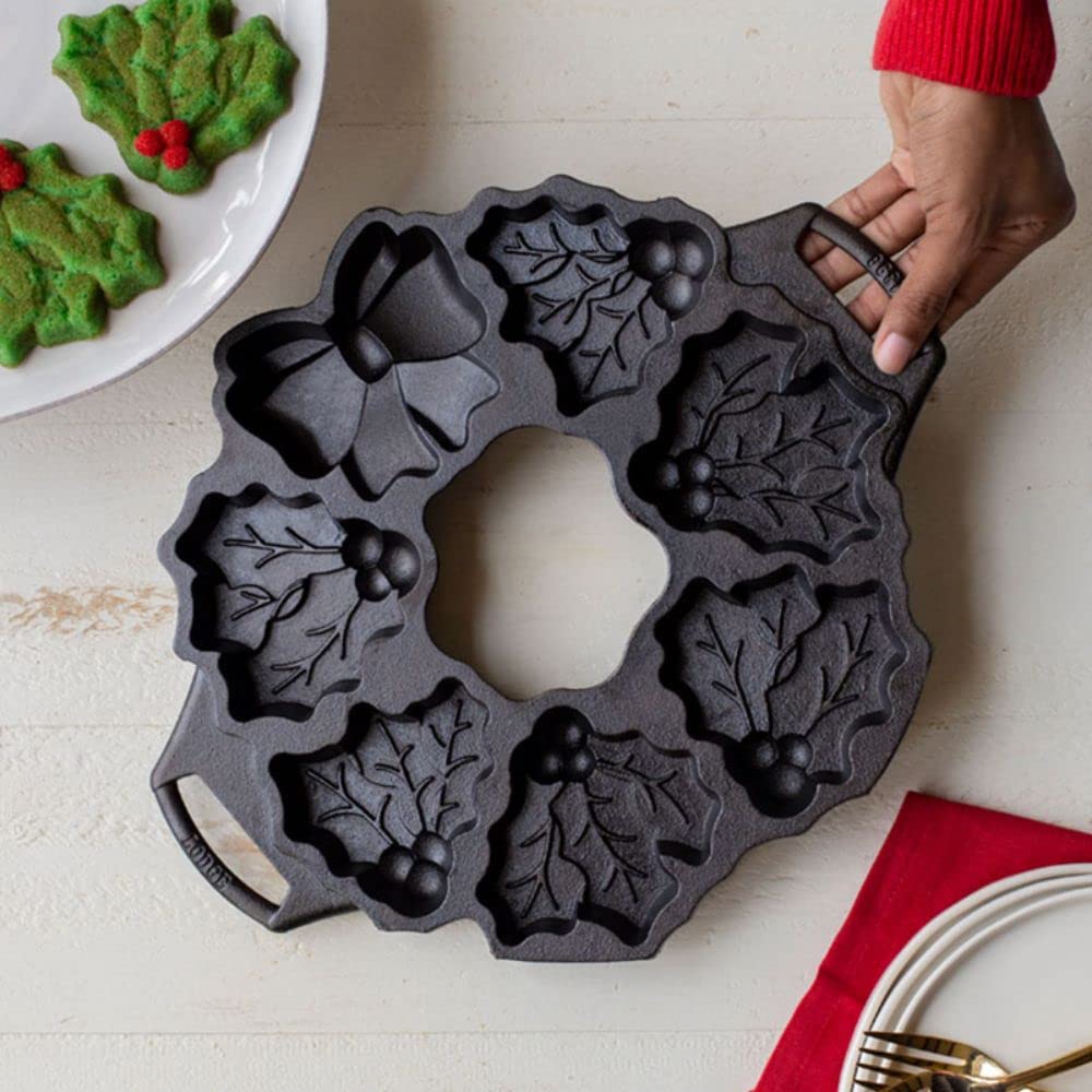 Lodge Cast Iron Holiday Wreath Pan - 14.69 Inch Skillet for Baking, Roasting & Serving | Perfect for Christmas Cookies, Cornbread & Festive Meals | Durable Kitchen Essential for Holiday Cooking & Gift Giving
