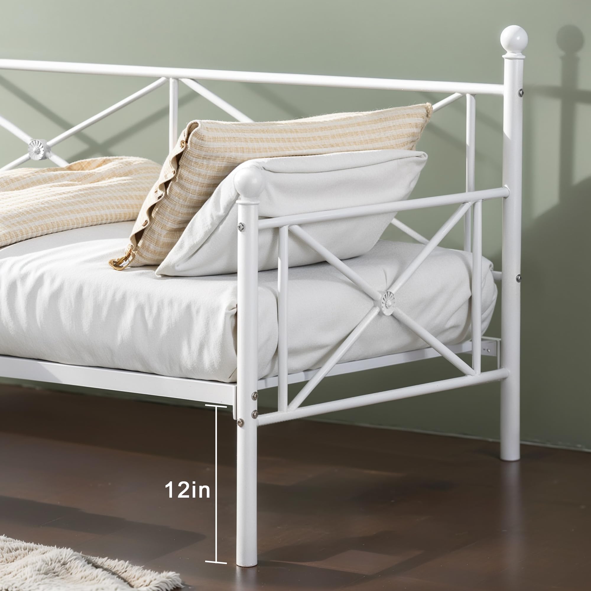 VECELO Twin Daybed Frame - Sturdy Metal Platform Bed with Elegant Headboard, No Box Spring Needed, Perfect for Bedroom, Living Room & Guest Room - Pure White | Ideal for Small Spaces, Sleepovers & Multi-Purpose Use