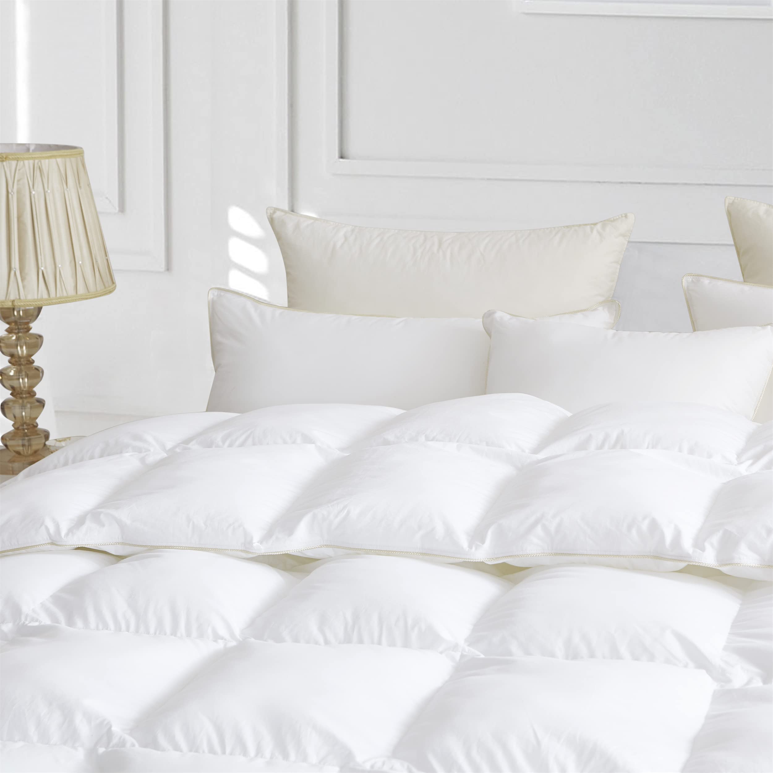 Premium King Size Goose Feather Down Comforter - All-Season Medium Weight (65oz Fill) with 100% Egyptian Cotton Cover - White Solid Luxury Bedding for Cozy Winter Nights & Hotel-Style Comfort