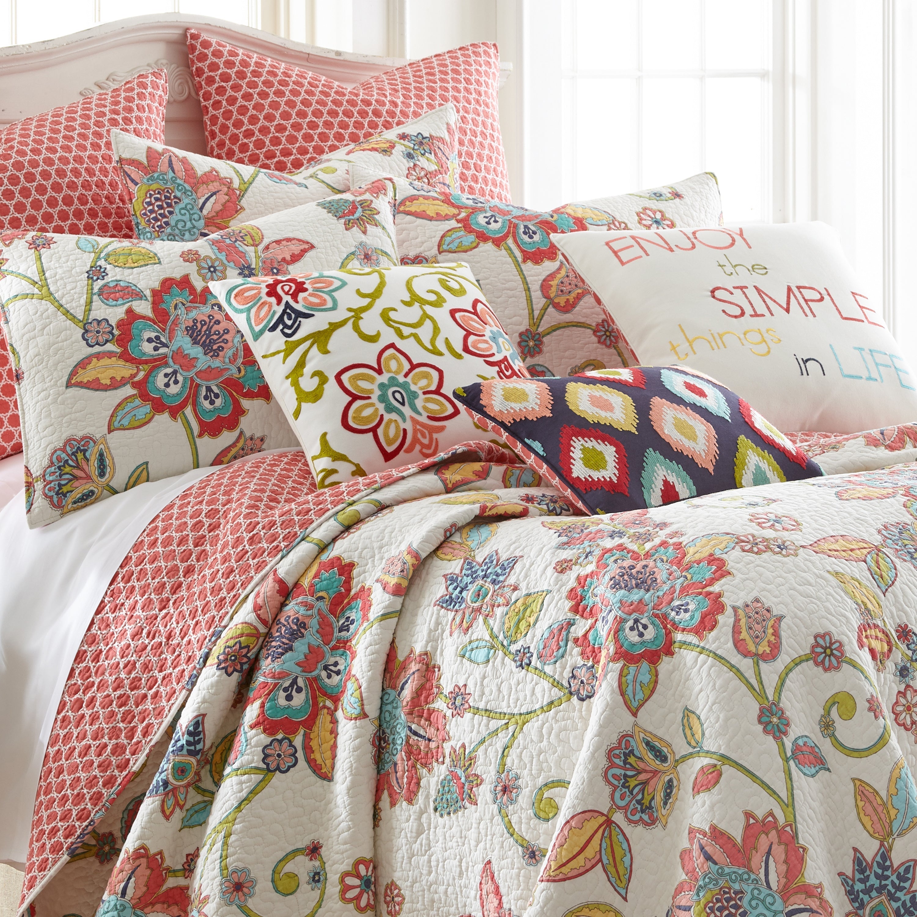 Clementine Spring Quilt Set - Queen Size Floral Bedding with Matching Pillowcases - Perfect for Guest Rooms & Cozy Bedroom Decor