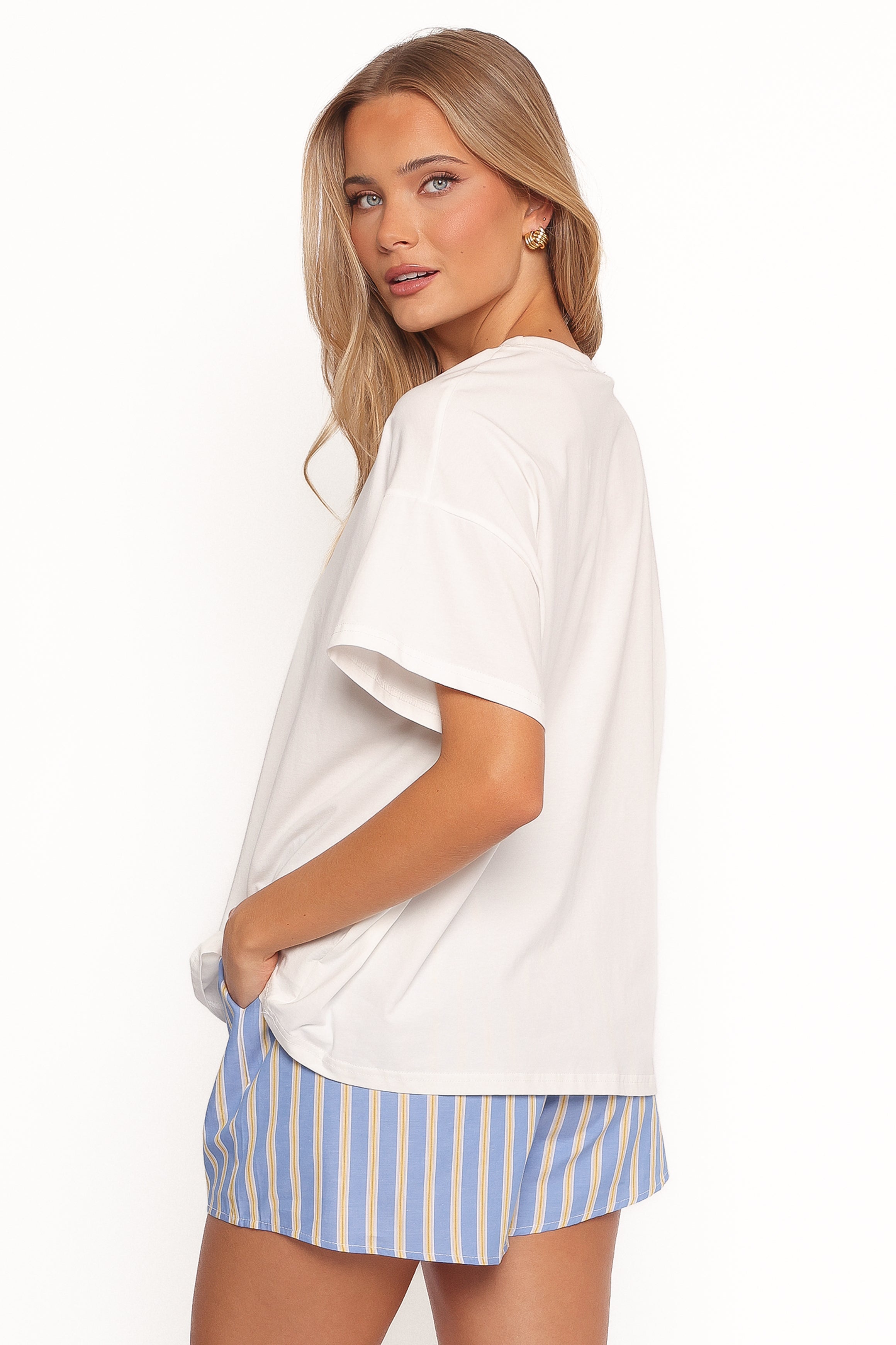 La Dolce Vita Short Set - White & Blue Summer Outfit | Casual Beachwear & Vacation Style for Women