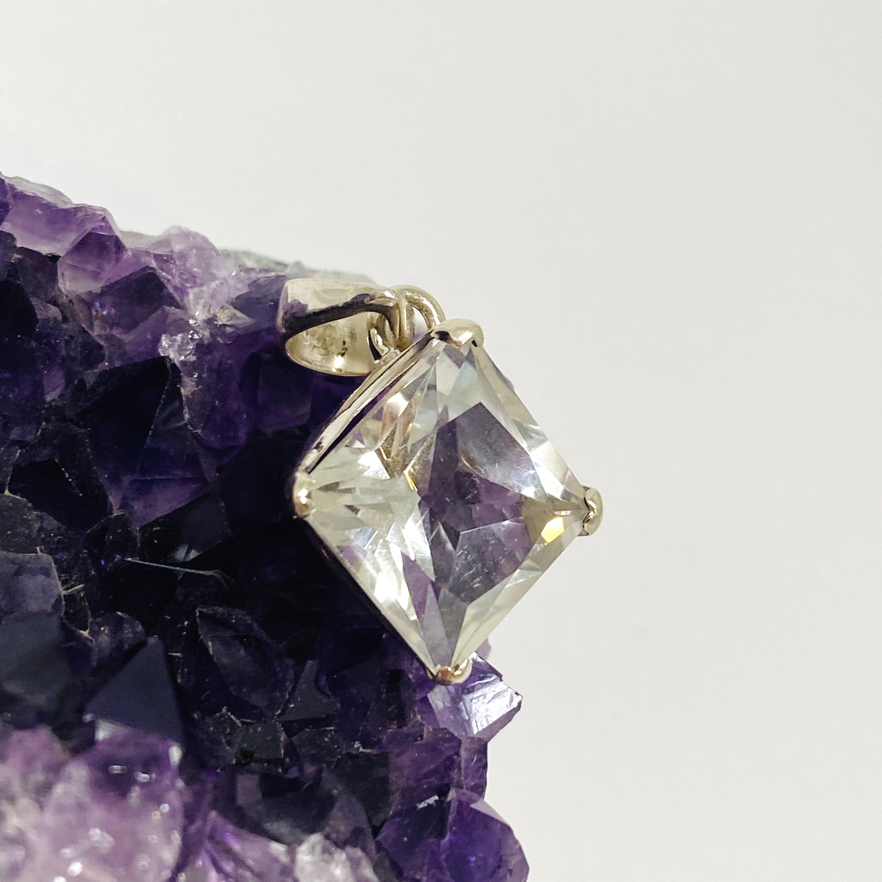 Natural Clear Quartz Square Faceted Pendant Necklace - PPGJ913 - Perfect for Meditation, Healing & Spiritual Jewelry Gifts