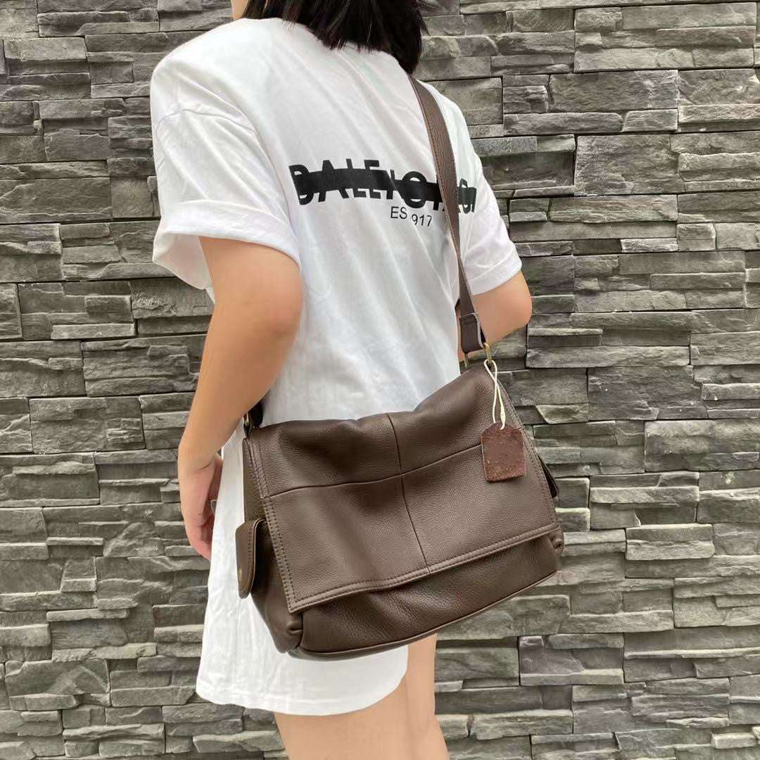 Premium Italian Leather Messenger Bag for Men & Women - Stylish & Durable Crossbody Bag for Work, Travel & Everyday Use