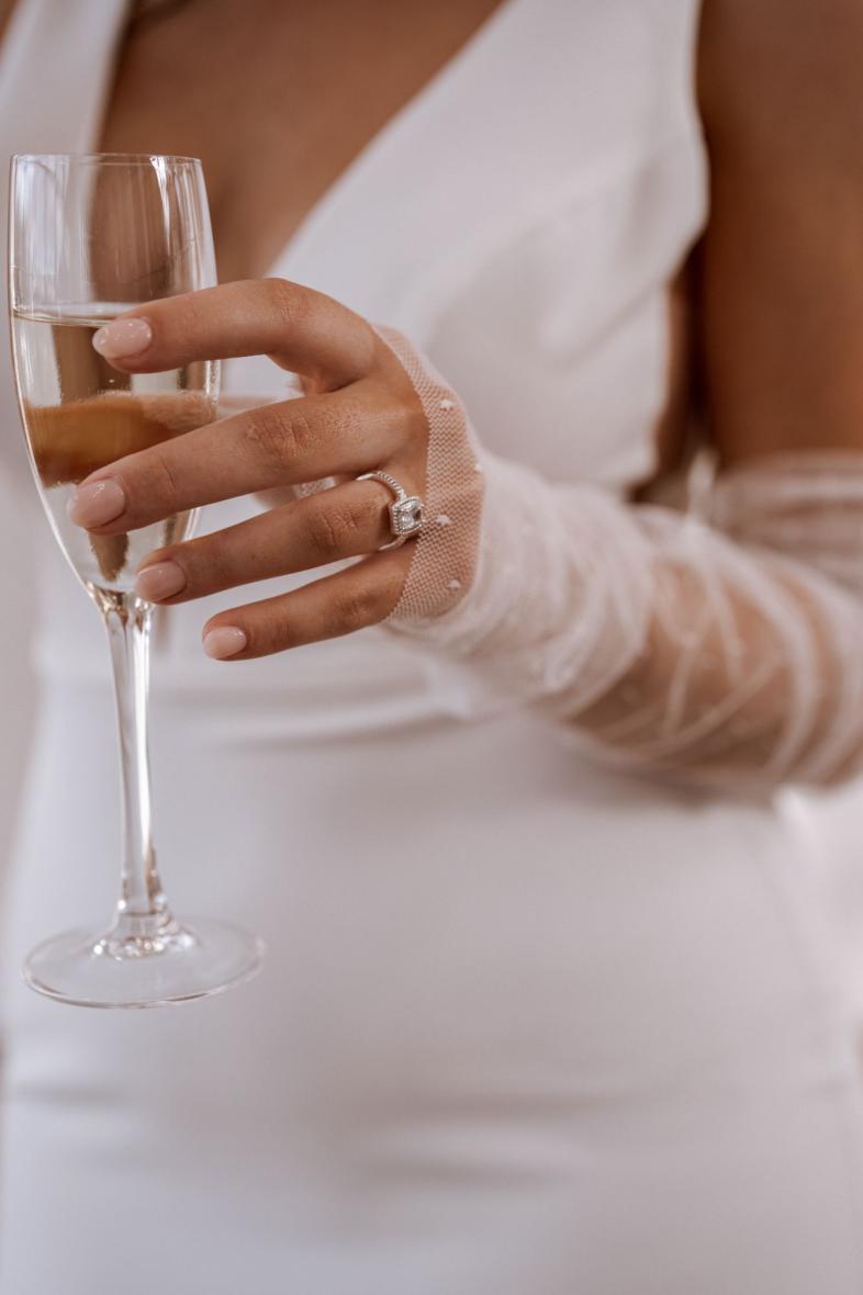 Elegant Spotted Tulle Gloves for Women - Fashionable Mesh Gloves for Parties, Weddings & Evening Events - Perfect for Formal Occasions and Special Celebrations