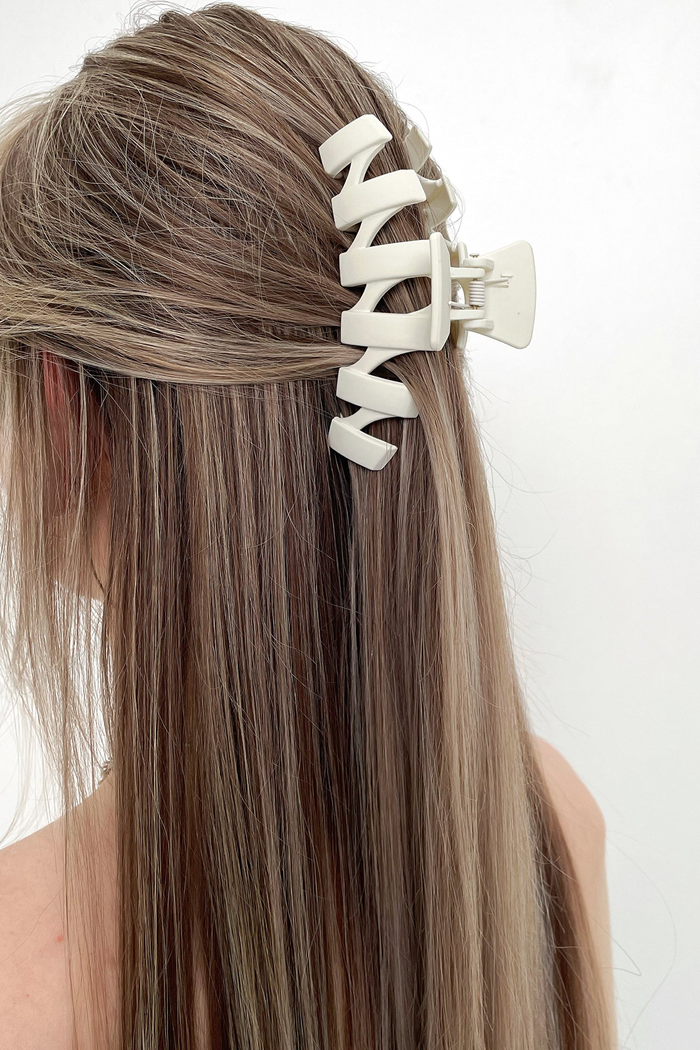 Issy Claw Clip Hair Claw Clips for Women - White Hair Accessories for Thick Hair, Strong Hold Hair Clips for Ponytail, Bun & Updo Hairstyles - Perfect for Work, Gym, Party & Everyday Use