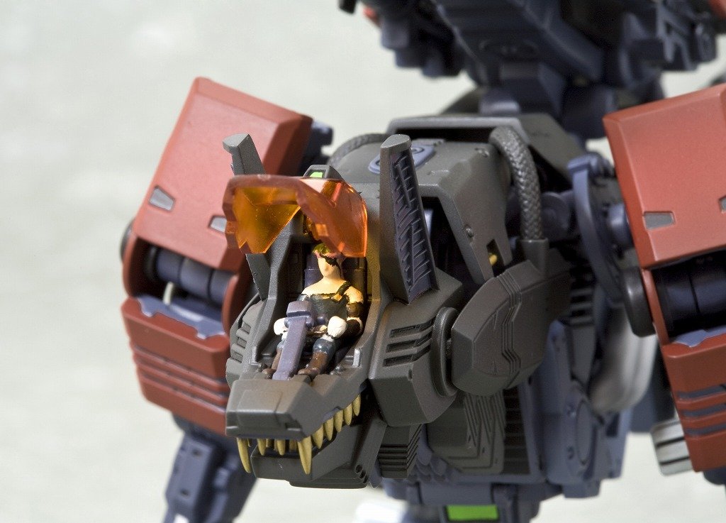 ZOIDS Command Wolf Irvine Custom 1/72 Scale Plastic Model Kit by Kotobukiya - Anime Mecha Action Figure for Collectors & Hobbyists - Perfect for Display, Gifts & Japanese Robot Model Enthusiasts