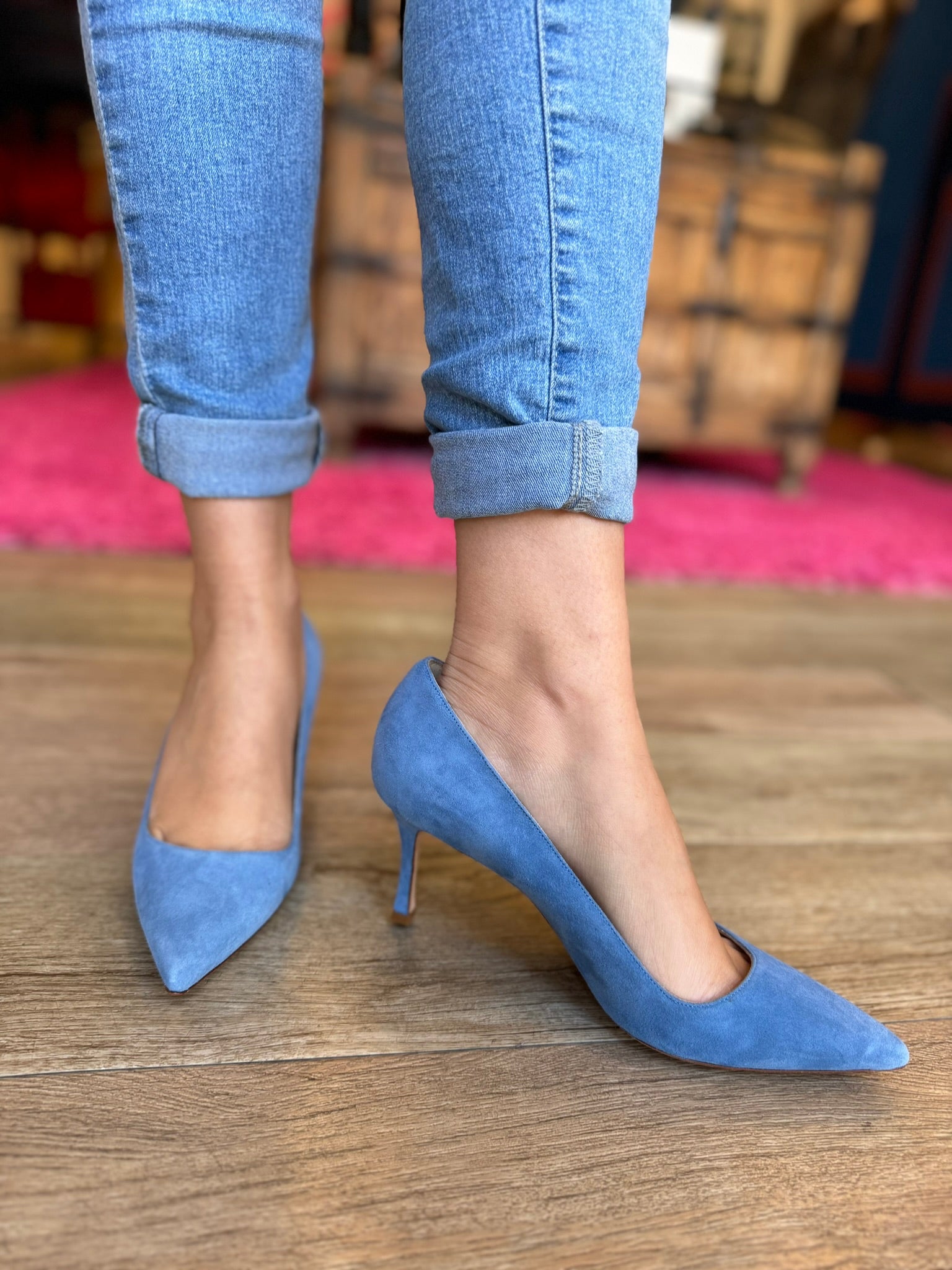 MANOLO BLAHNIK Suede BB Point Toe Pumps Women's Size 7.5 - Elegant High Heels for Wedding, Party & Office Wear