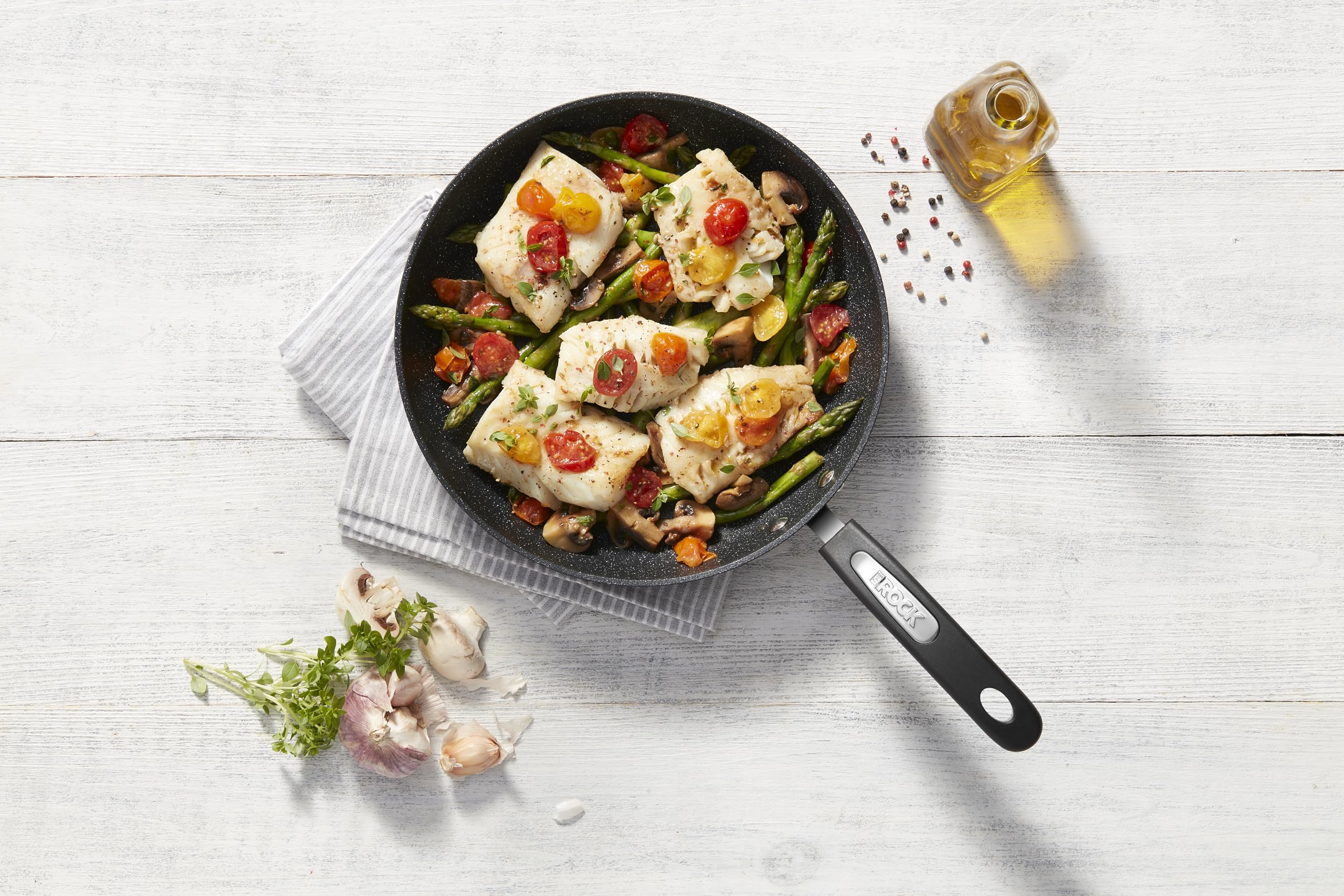 Starfrit The Rock 24cm (9.5 Inch) Non-Stick Frying Pan - Durable Forged Aluminum Cookware - Oven Safe to 350°F - PFOA Free & Easy to Clean - Black Skillet for Searing, Sauteing & Everyday Cooking