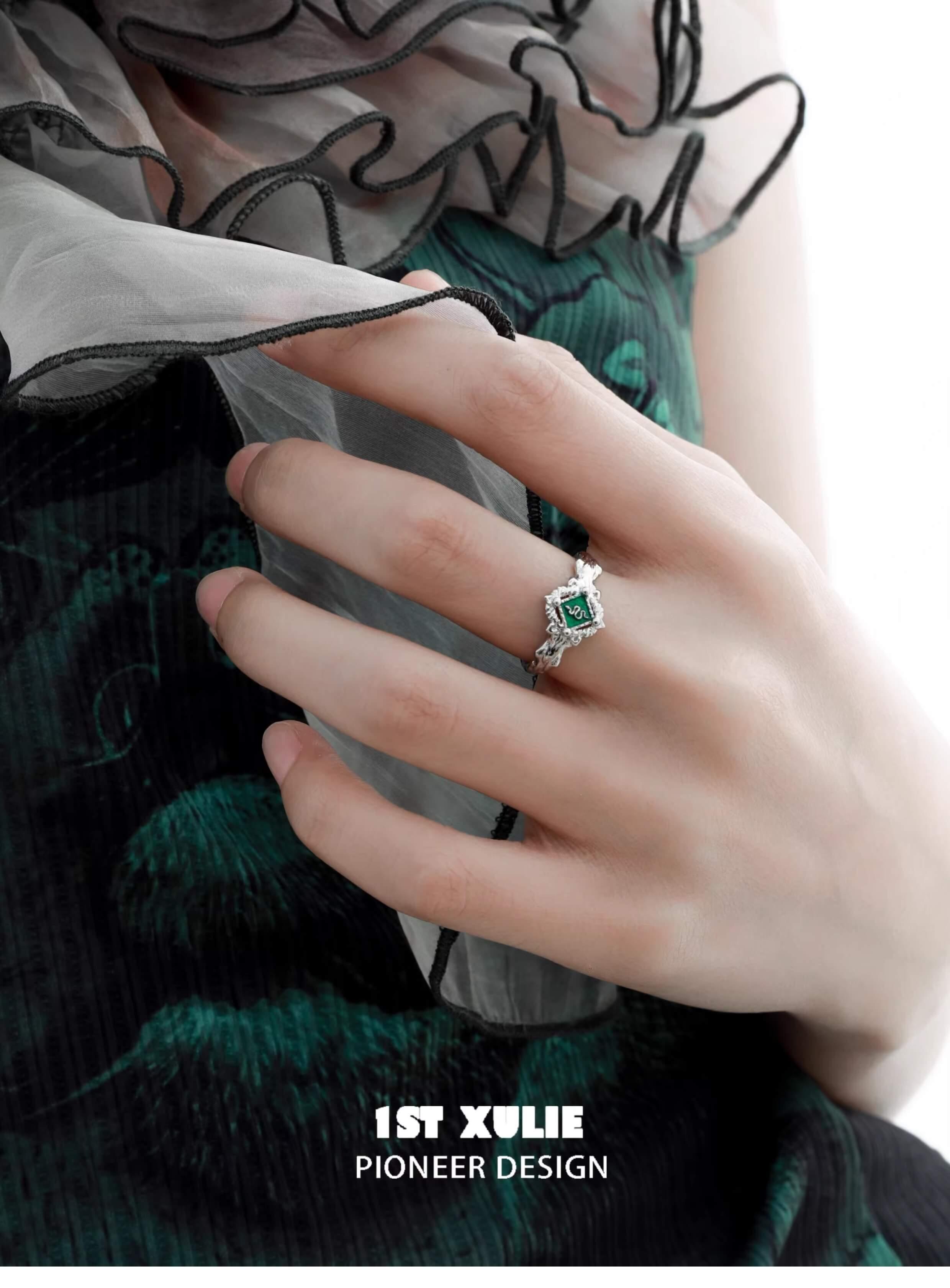 Slytherin House S925 Sterling Silver Badge Ring - Harry Potter Inspired Jewelry for Fans - Perfect for Cosplay, Gift Giving & Everyday Wear