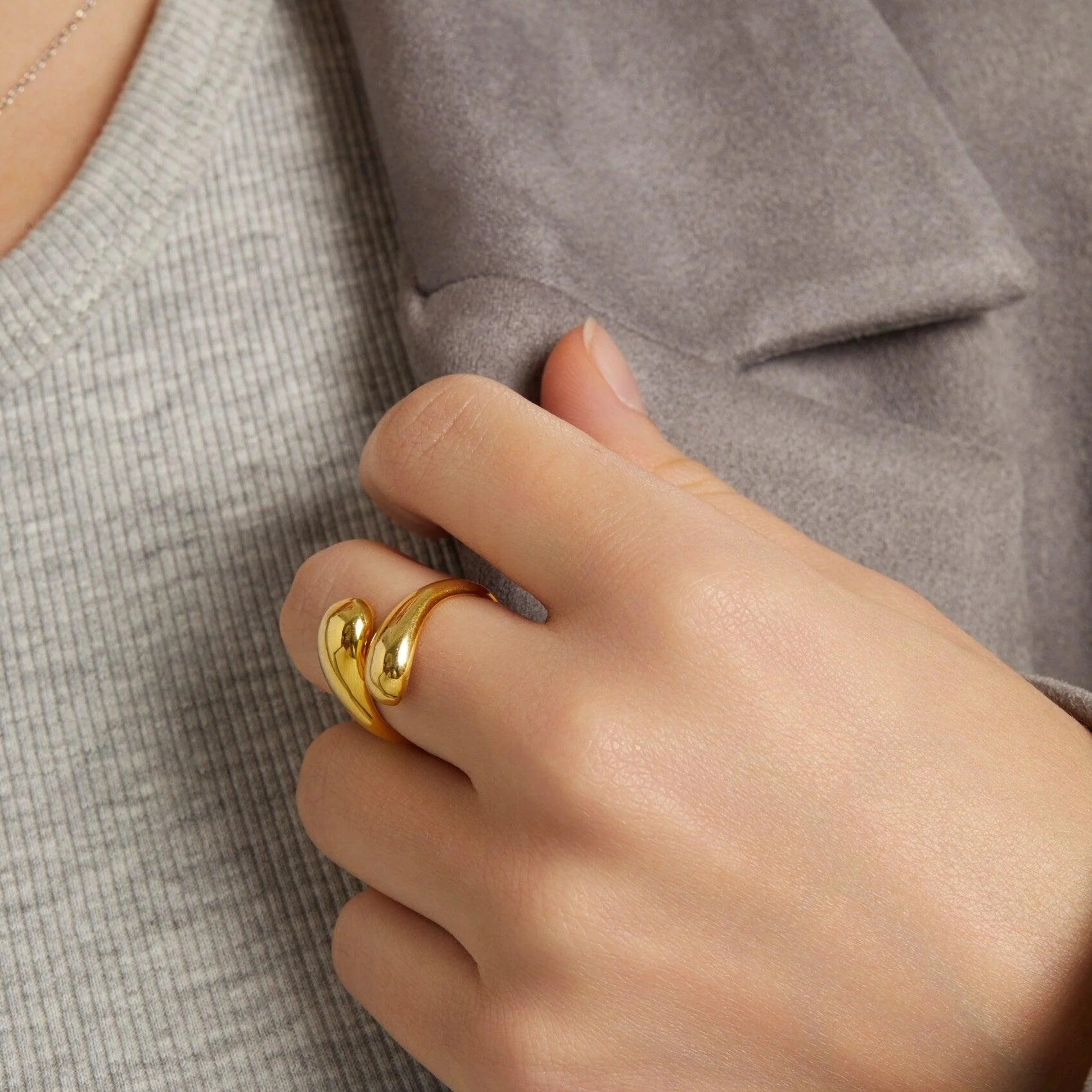 Two Tone Gold and Silver Wave Thumb Ring for Men and Women | Trendy Stackable Jewelry | Perfect for Casual Wear, Parties, and Gifts | JDR355