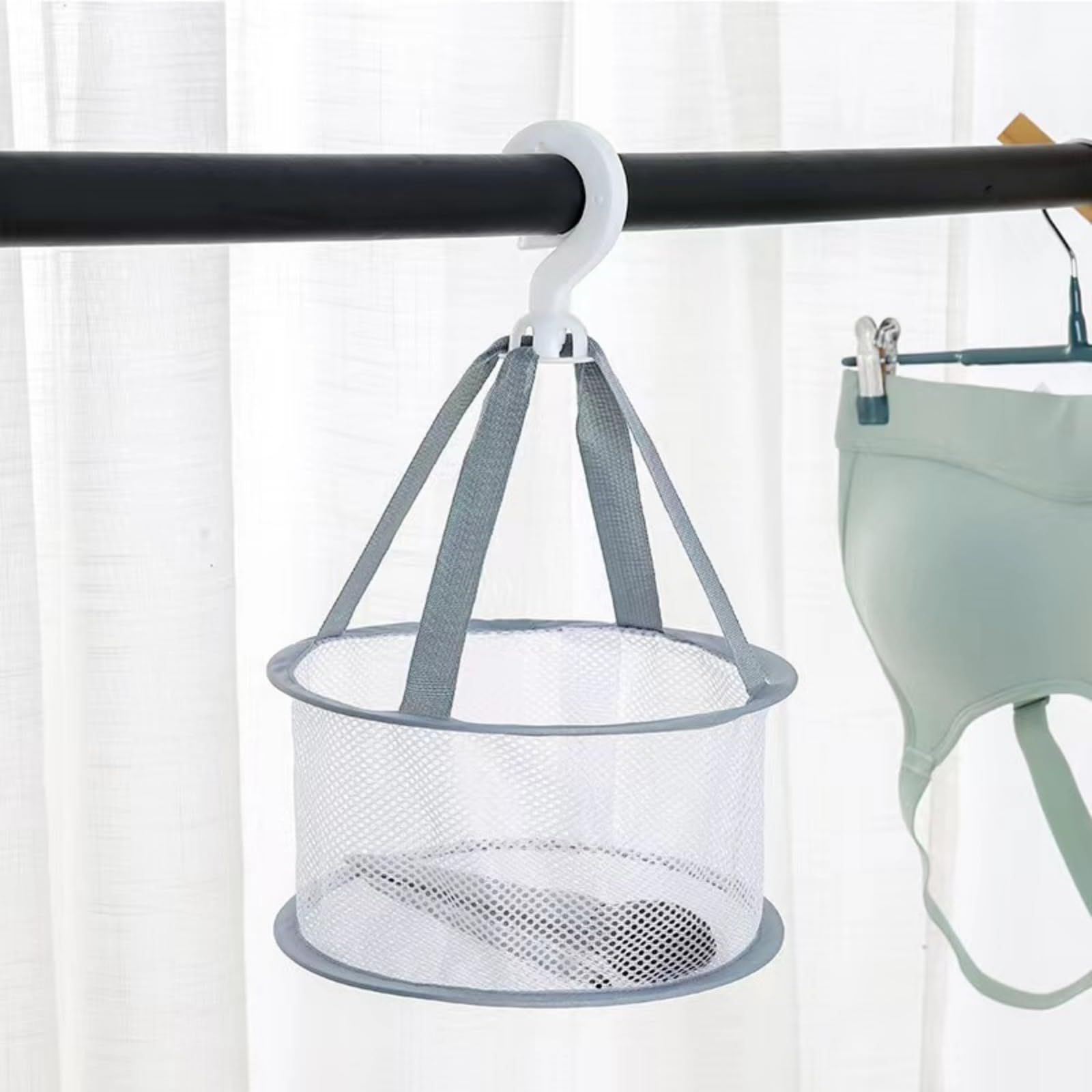**Mini Mesh Shower Dry Basket with Lid - Hanging Bathroom Organizer for Makeup Brushes, Beauty Sponges & Laundry - Windproof Drying Net for Blenders, Sponges & Accessories - Perfect for Small Bathrooms & Travel**