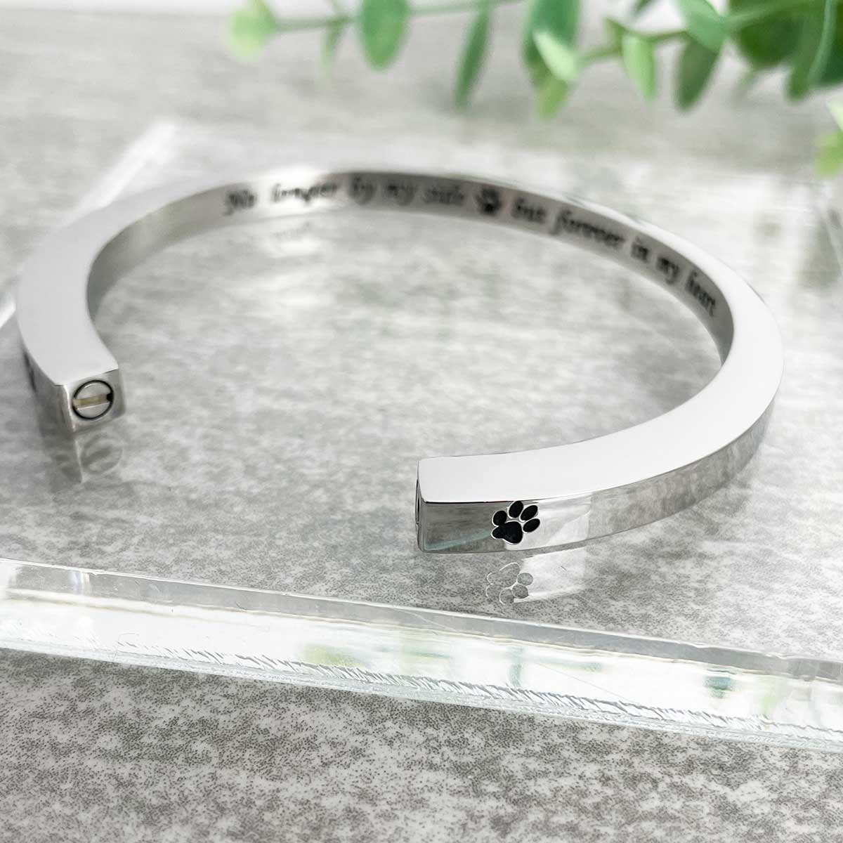 Pet Memorial Jewelry - Cremation Ashes Urn Bracelet for Dogs & Cats | Keepsake Bangle for Pet Loss Remembrance | Perfect for Grieving Pet Owners & Memorial Services