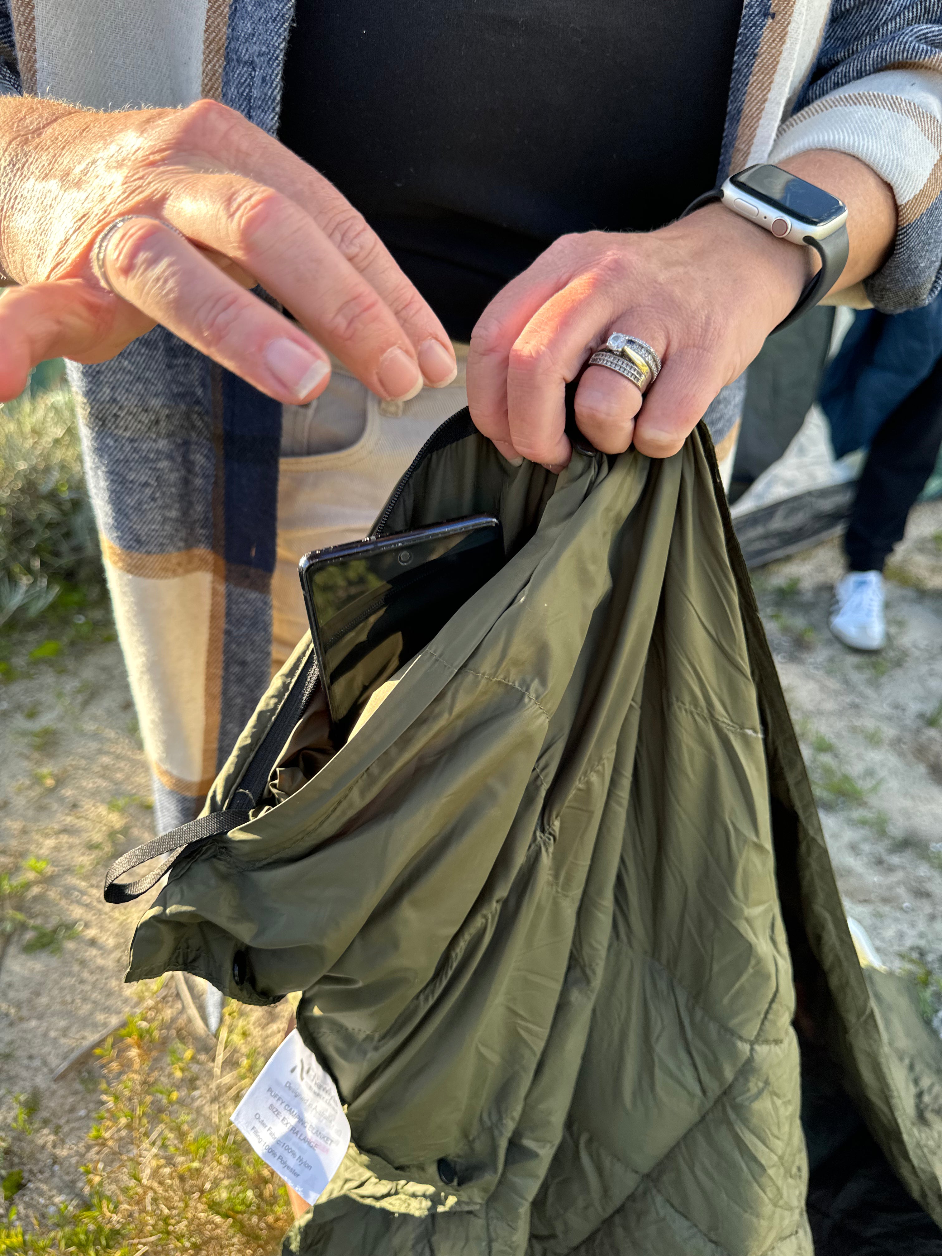 Puffy Camping Blanket - Ultra Soft & Warm Outdoor Blanket for Hiking, Picnics & Travel - Lightweight & Water Resistant - Perfect for Camping, Beach & Backyard - Green