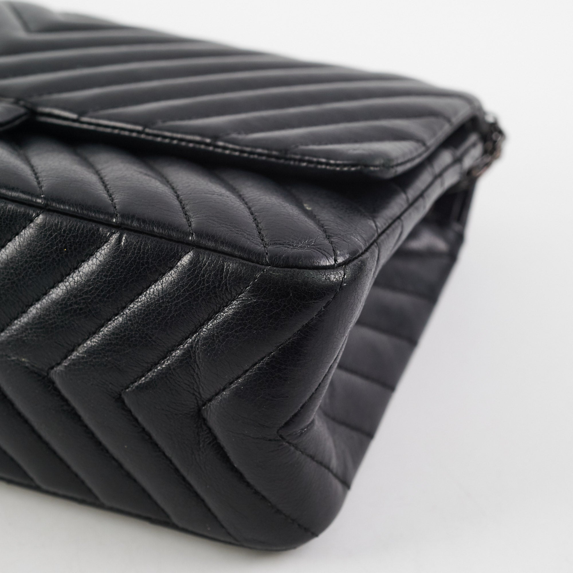 Chanel Reissue 226 Large Chevron Calfskin Leather Flap Bag - Luxury Designer Handbag for Women, Perfect for Evening Events & Special Occasions