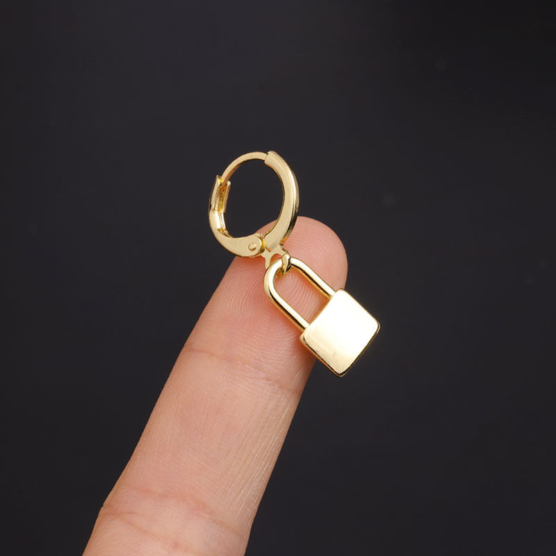 18K Gold Cartilage Seahorse Huggie Hoop Earrings for Women - Dainty & Elegant Seahorse Design for Helix, Tragus, or Lobe Piercings - Perfect for Everyday Wear, Gifts, and Special Occasions