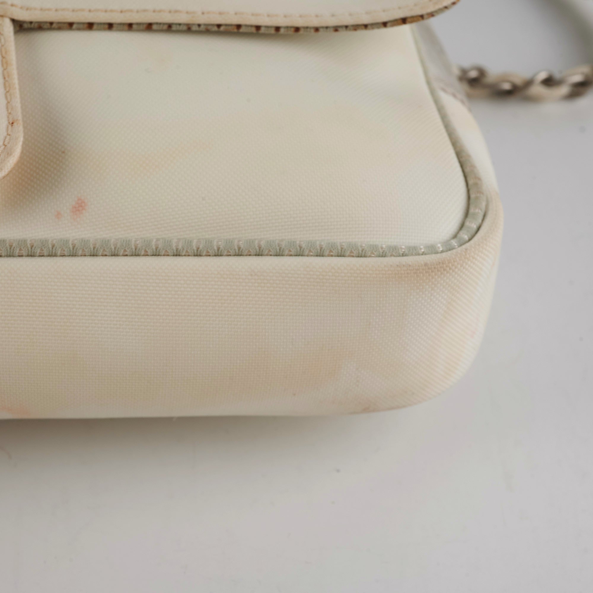 Chanel Camelia Seasonal Flap Bag with Zipper in White - Luxury Designer Crossbody for Women, Perfect for Parties & Evening Events