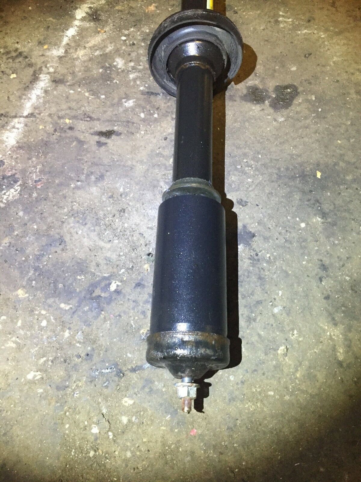 2003-2007 Cadillac CTS Front Left Driver Side Shock Absorber Strut Assembly - OEM Replacement Part for Smooth Ride & Handling | Perfect for City Commuting & Highway Driving