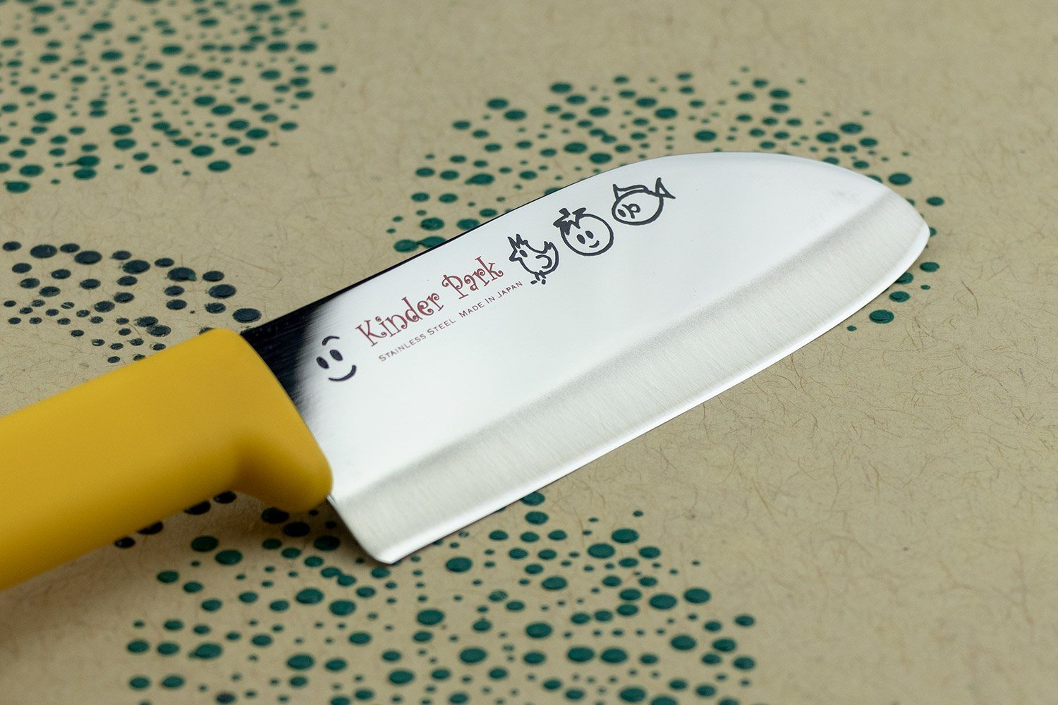 TOJIRO Kids Santoku Knife - 5.5 Inch Japanese Stainless Steel Blade for Safe & Easy Cooking - Perfect for Children's First Kitchen Experience, Meal Prep & Cooking Classes