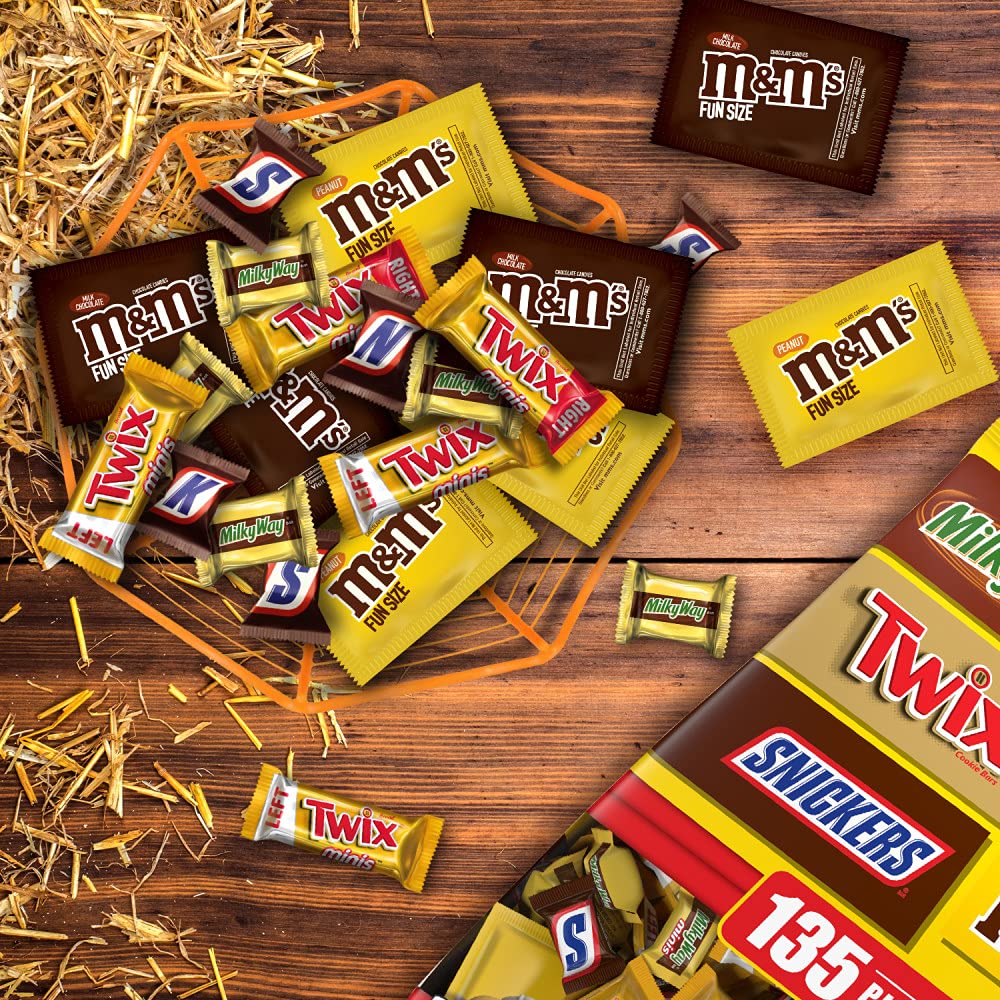 Bulk Halloween Candy Assortment - M&M'S Milk Chocolate, Peanut M&M'S, SNICKERS, TWIX Caramel Cookie Bars & MILKY WAY Caramel Chocolate (53.26oz, 135 Pieces) - Perfect for Trick-or-Treating, Party Favors & Office Snacks
