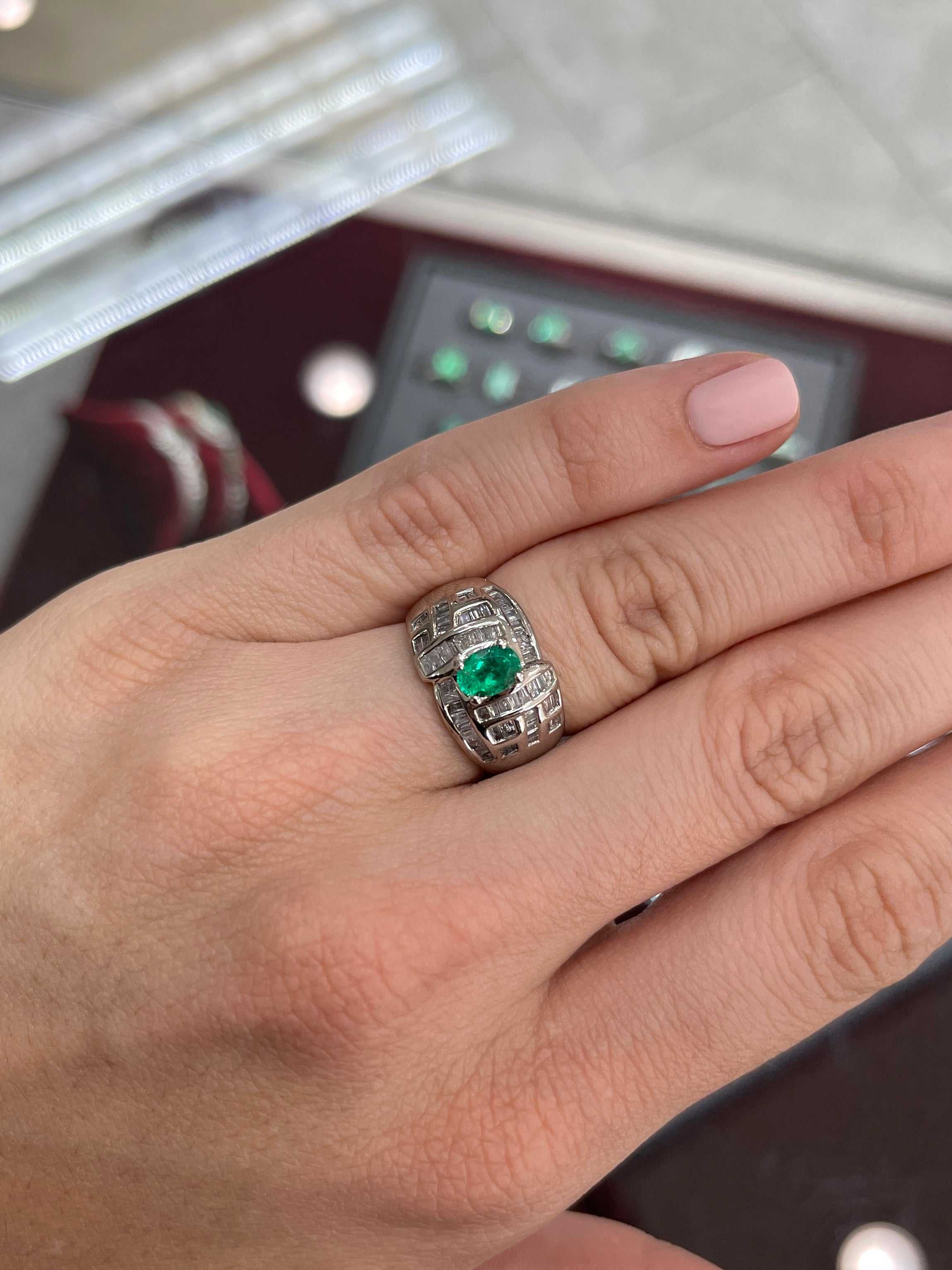 1.0tcw 18K Gold Colombian Emerald Oval Cut & Diamond Baguette Cocktail Ring for Women - Elegant Jewelry Gift for Anniversary, Engagement or Special Occasions