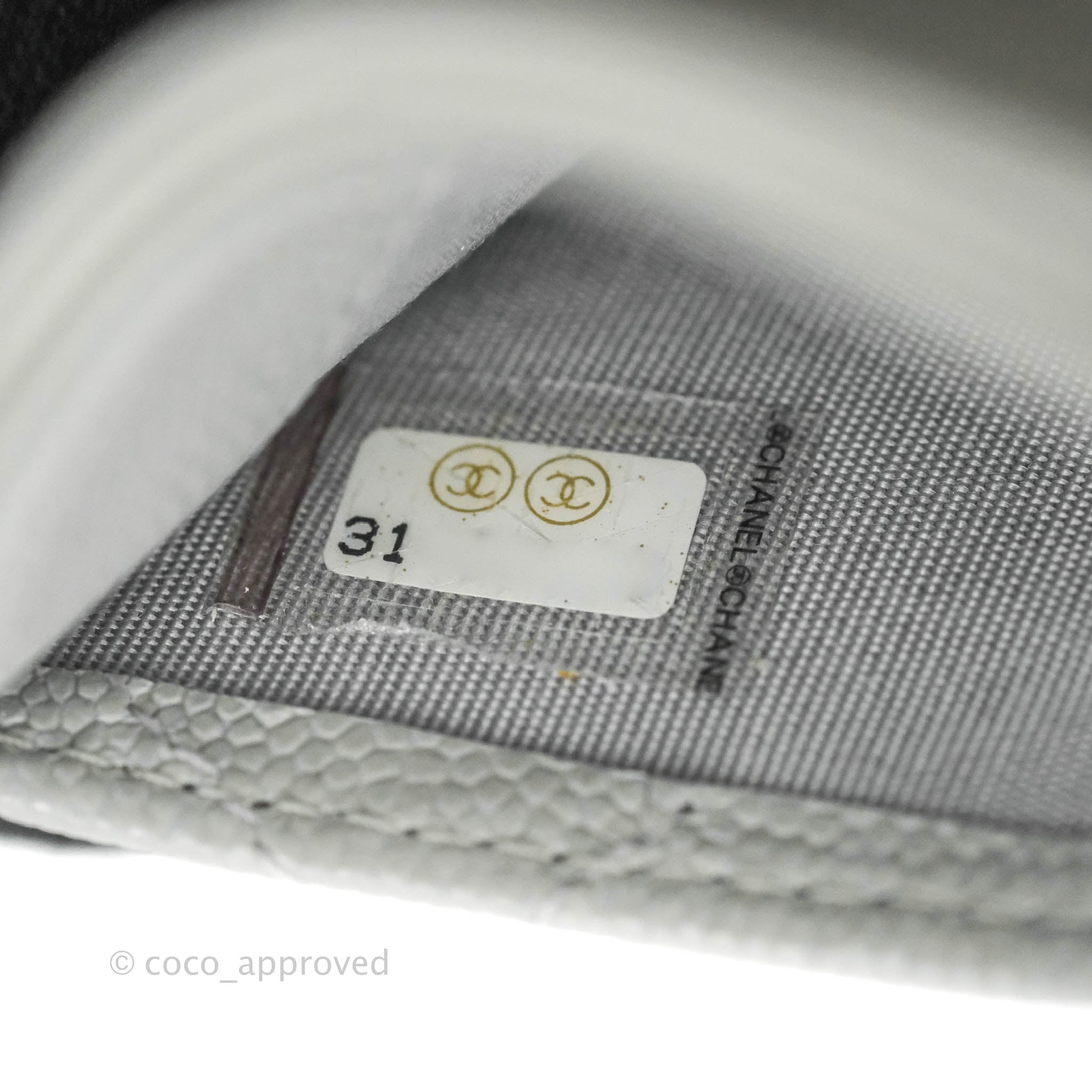 Chanel Classic Flat Card Holder in Grey Caviar Leather with Gold Hardware - Perfect for Everyday Use & Luxury Gift Giving