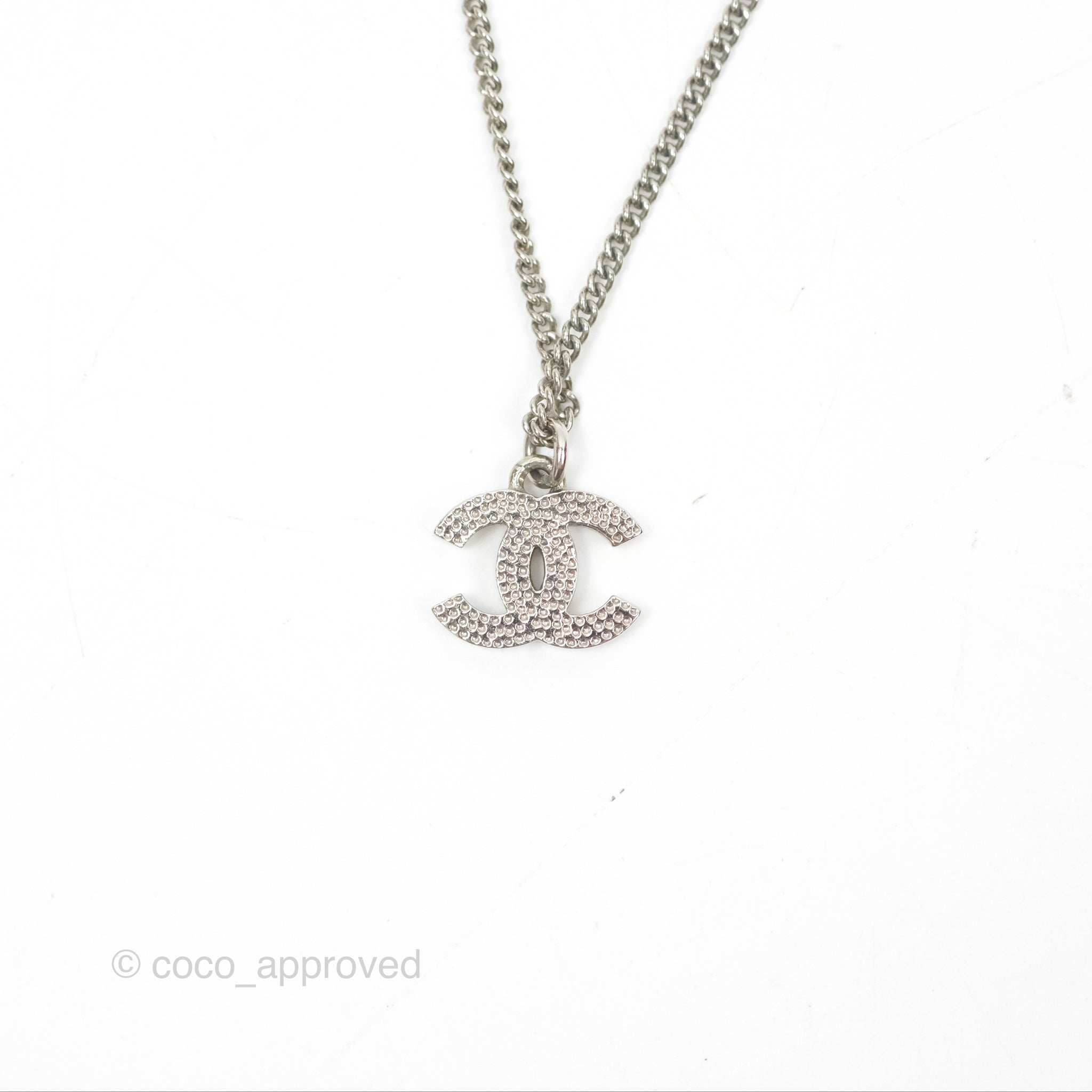 Chanel CC Pearl Necklace Silver Tone 12V - Elegant Fashion Jewelry for Women | Perfect for Parties, Weddings & Special Occasions