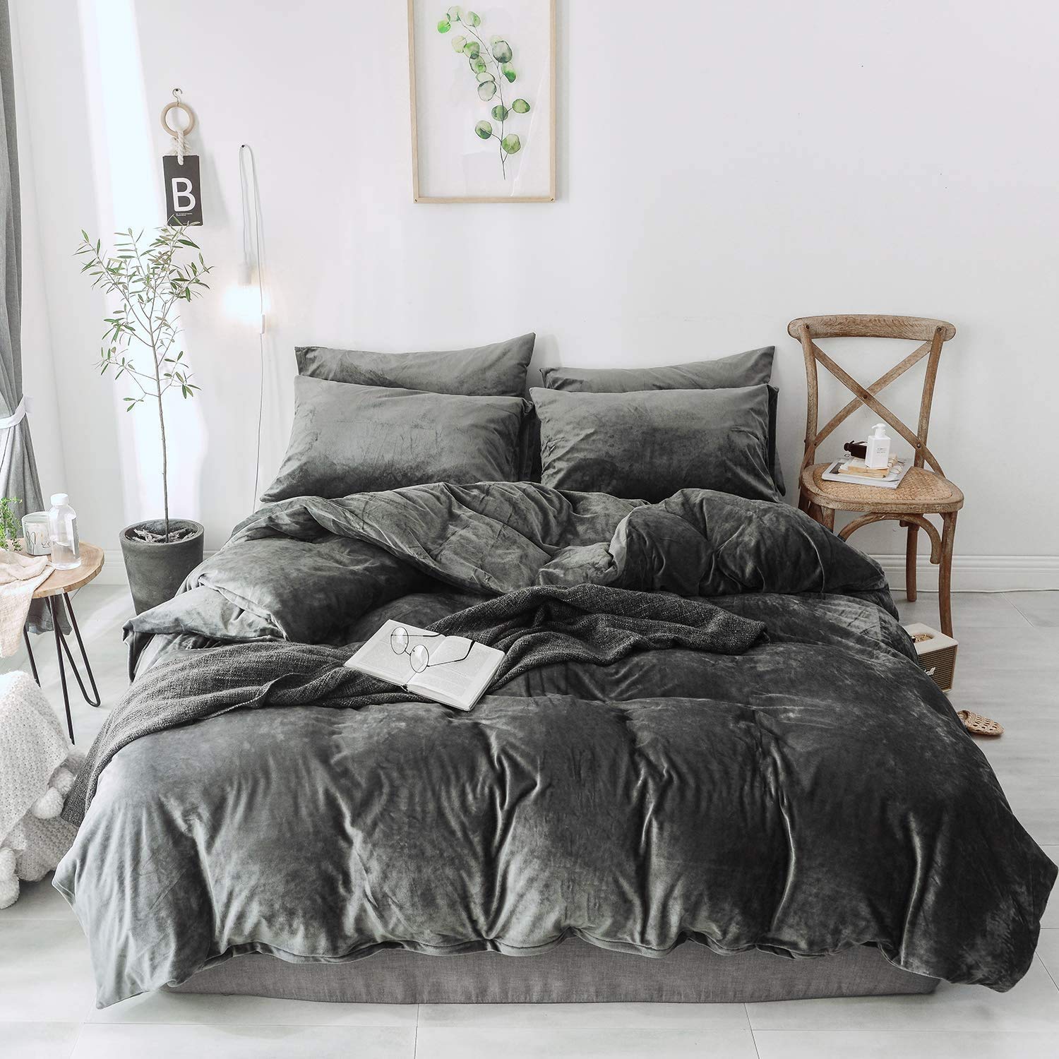 Luxury Grey Velvet Duvet Cover Set Queen Size - Ultra Soft Flannel Bedding with 1 Duvet Cover & 2 Pillowcases - Warm Modern Bedroom Decor for Winter - Perfect for Master Bedroom, Guest Room & Cozy Home Styling