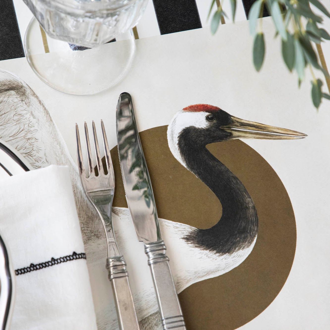 Eastern Crane Bamboo Placemats Set of 6 - Natural Round Table Mats for Dining Table, Kitchen, Coffee Table - Heat Resistant & Eco-Friendly Home Decor