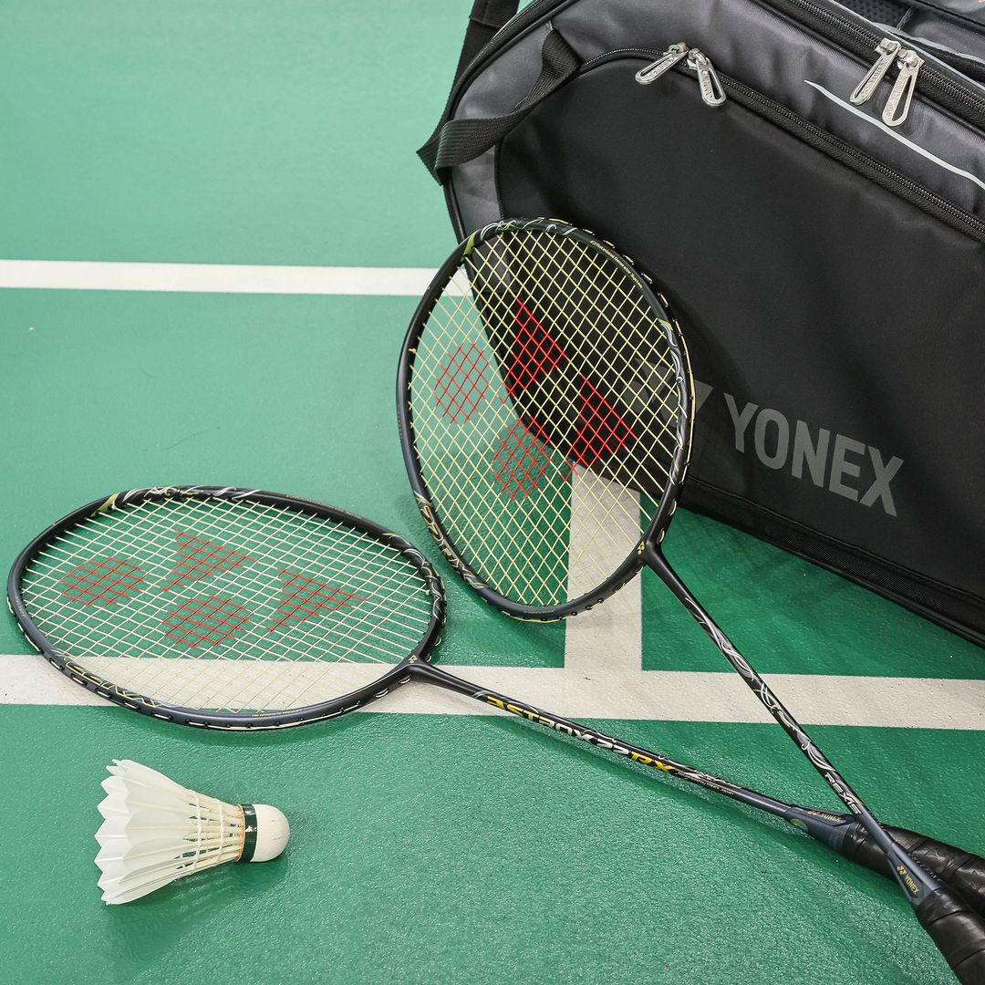 Yonex Astrox 22 RX Badminton Racket - Black/Gold - High Performance Carbon Fiber Shuttlecock Racket for Professional & Recreational Players - Perfect for Tournaments & Training Sessions