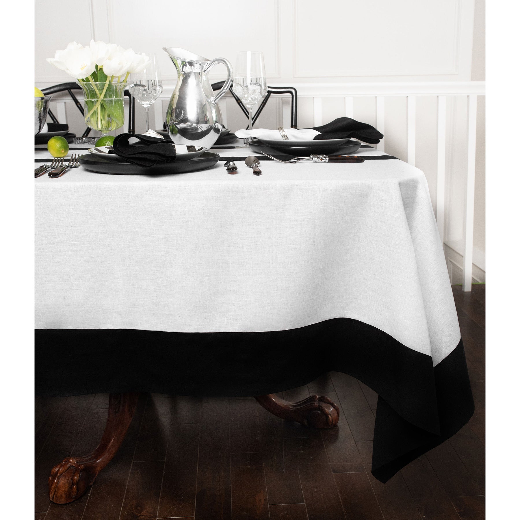 Stylish Contempo Tablecloth - Waterproof & Wrinkle-Free - Perfect for Dining, Parties & Home Decor