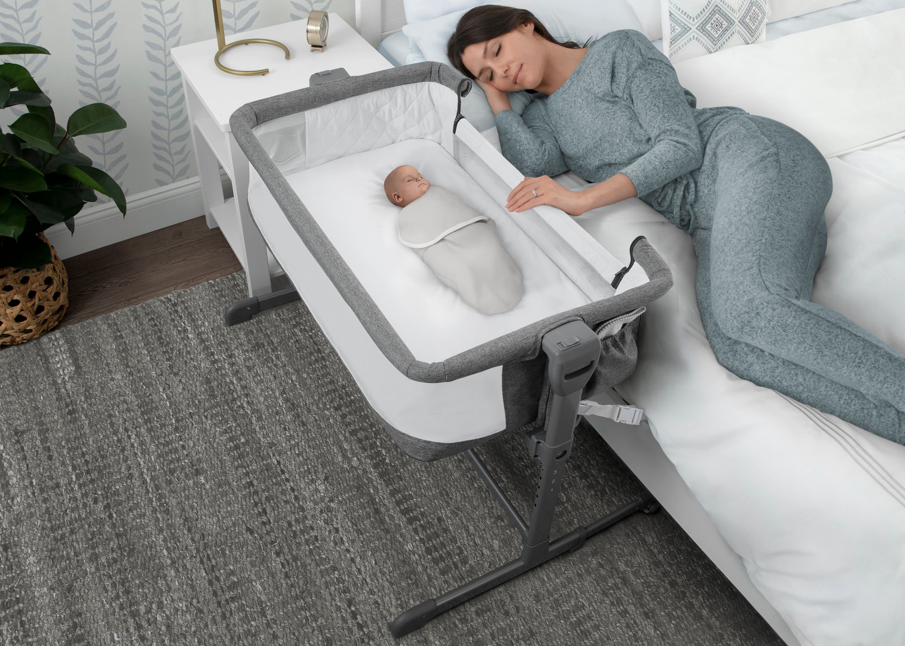 Close2Me Bedside Baby Bassinet - Portable Crib for Newborns & Infants - Adjustable Height Co-Sleeper for Safe Sleeping - Perfect for Nursery, Bedroom & Travel